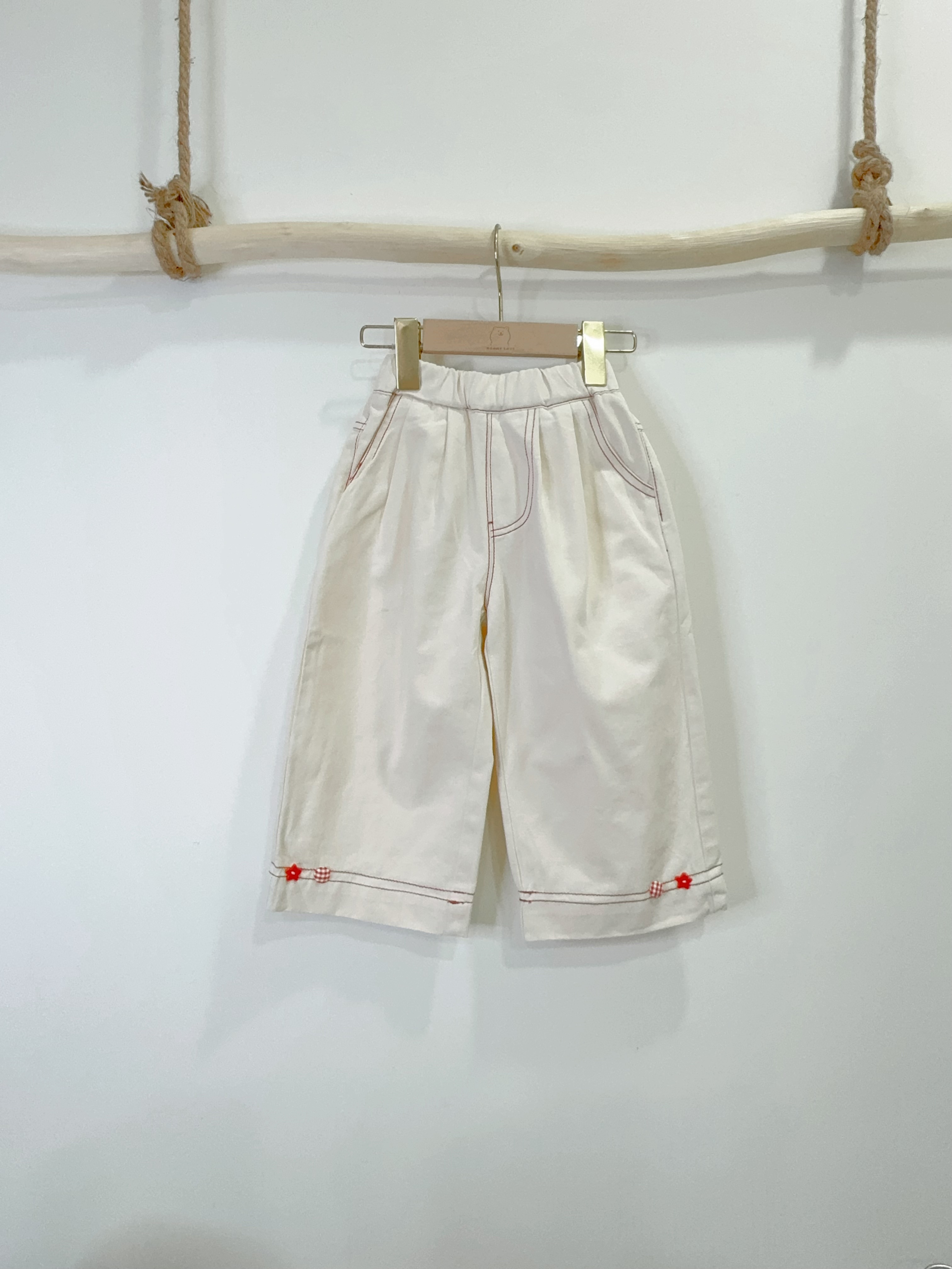 K5863紅車線米白褲c05