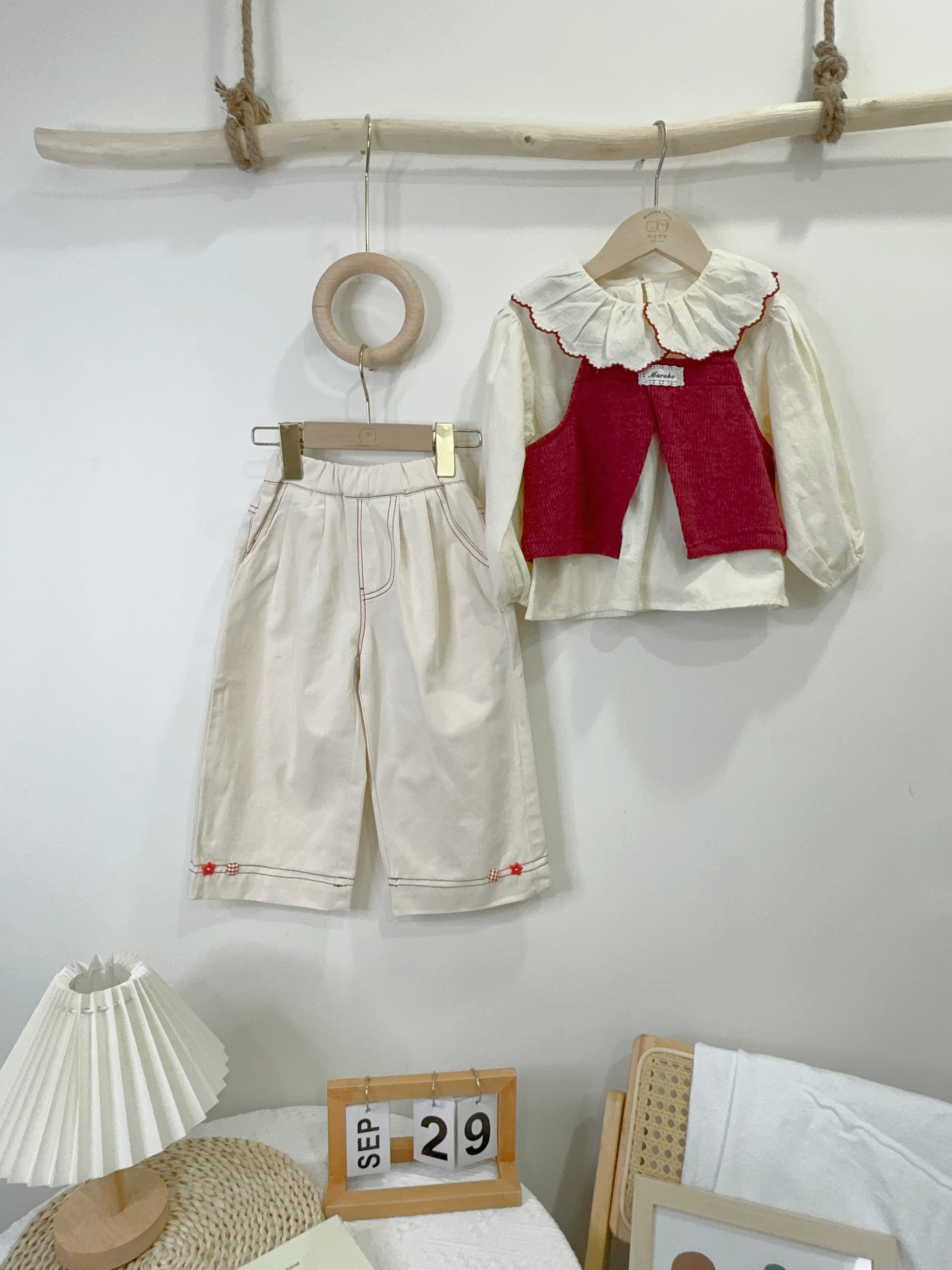 K5863紅車線米白褲c05