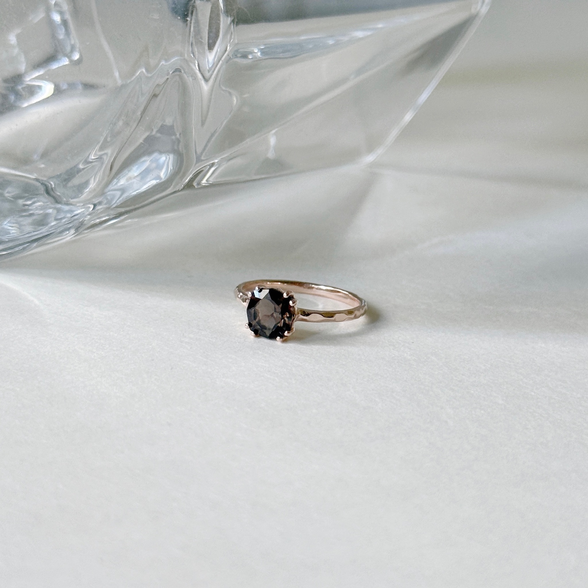 Fancy枕形茶水晶戒指