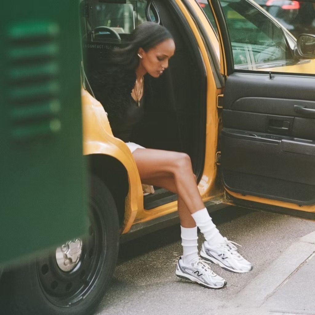 張員瑛著用款 NEW BALANCE 休閒鞋 NB 204L 金屬白黑 復古 經典 男女 U204LSWD