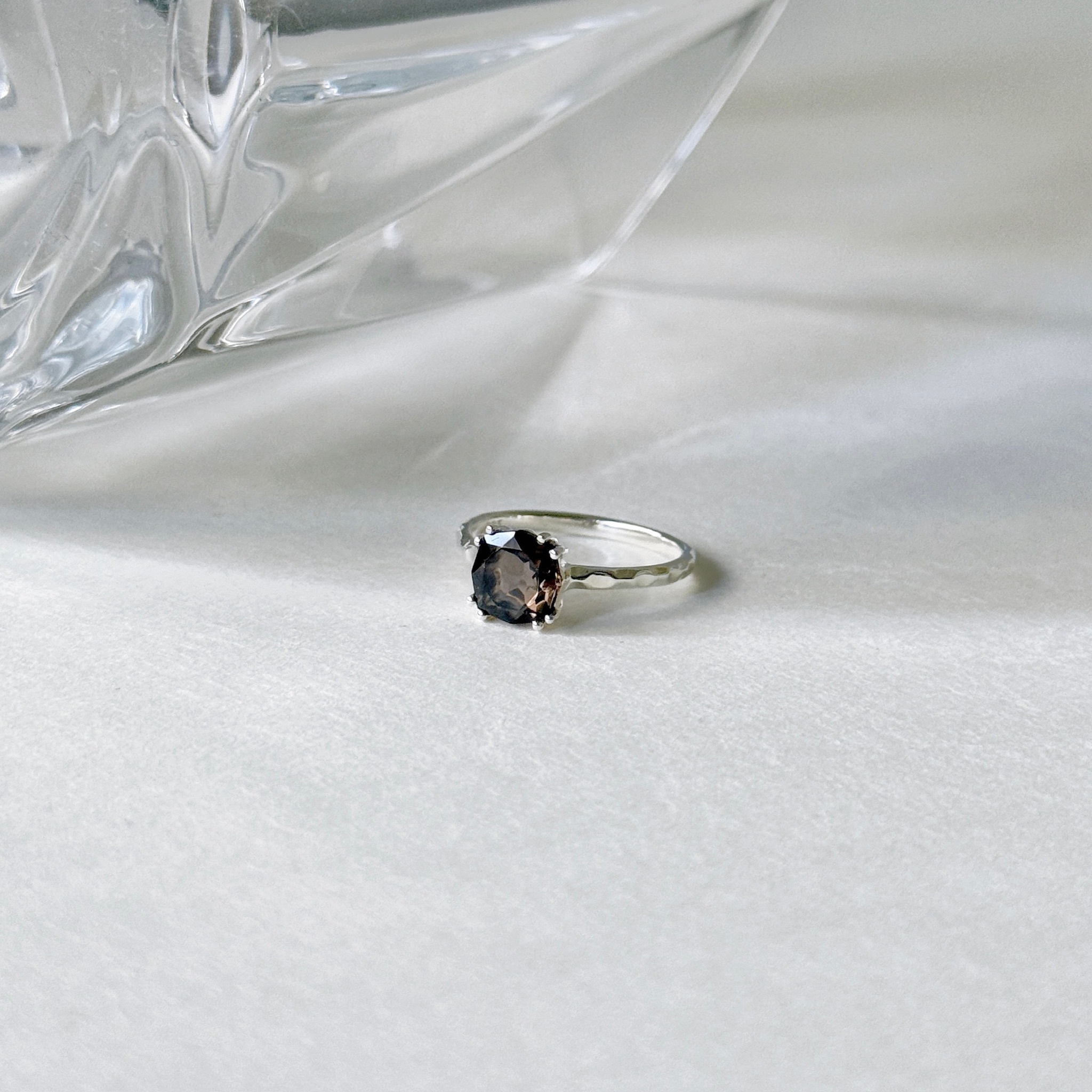 Fancy枕形茶水晶戒指