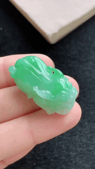 99733 翡翠冰綠飄花貔貅
