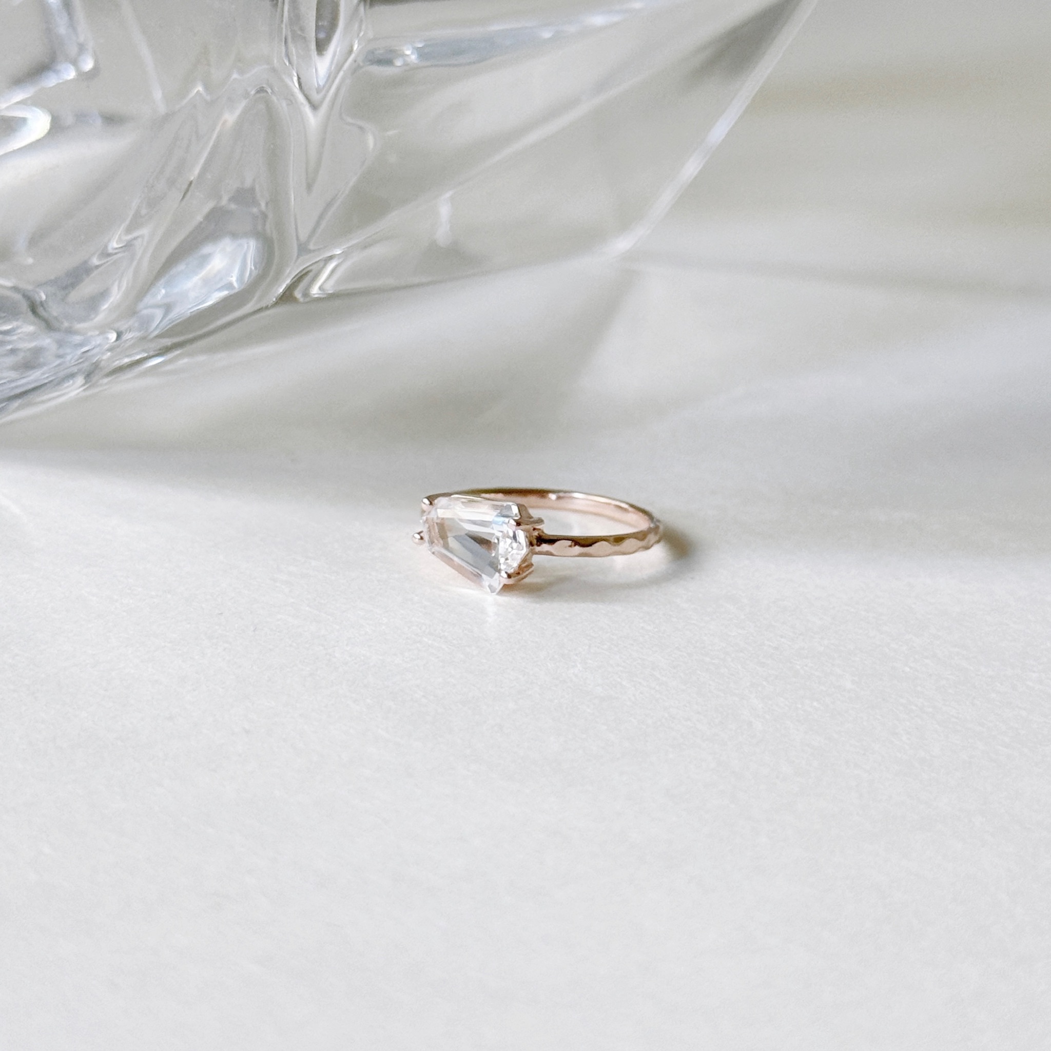 Fancy梯形白水晶戒指