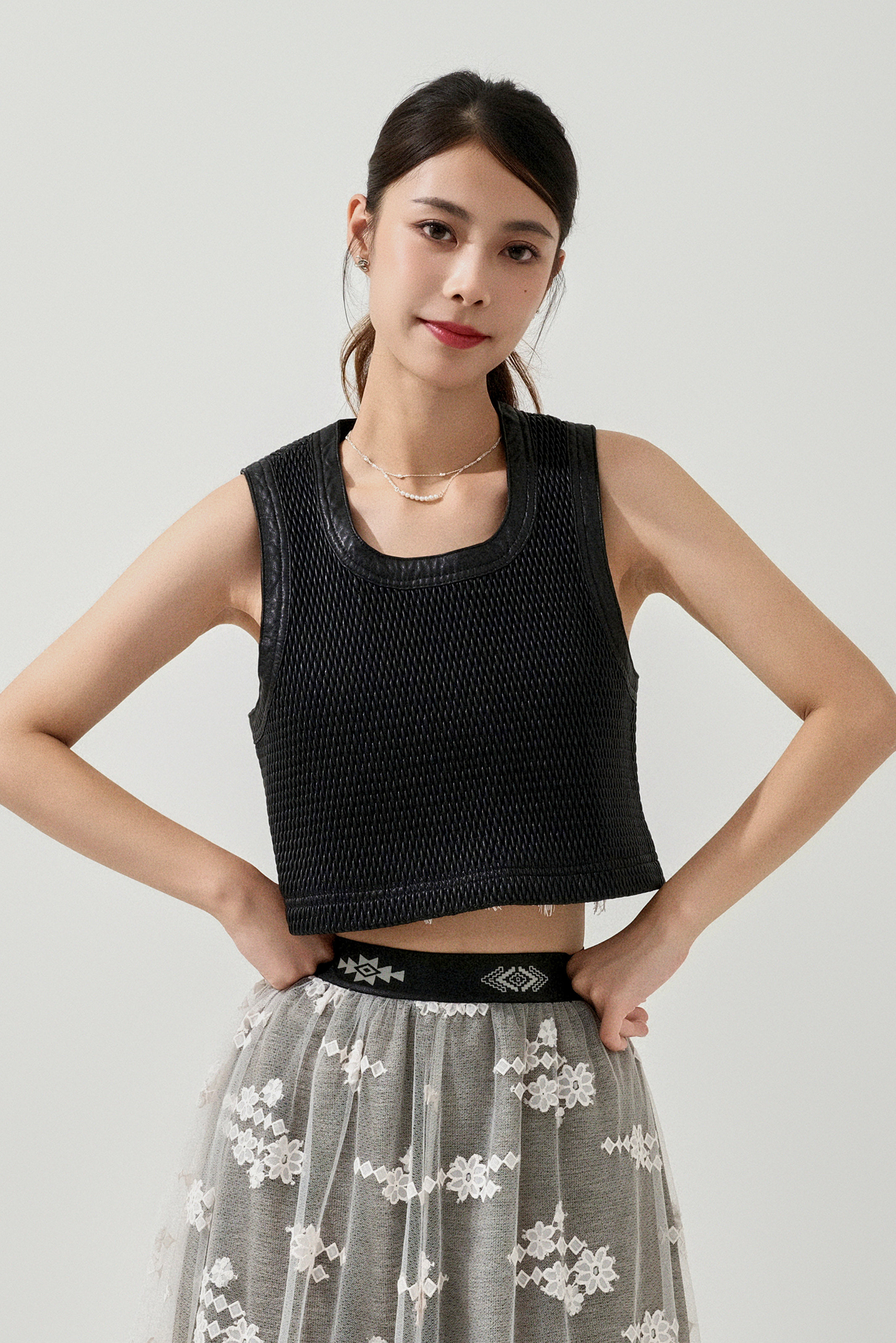 凹凸紋皮短背心 (預購產品）