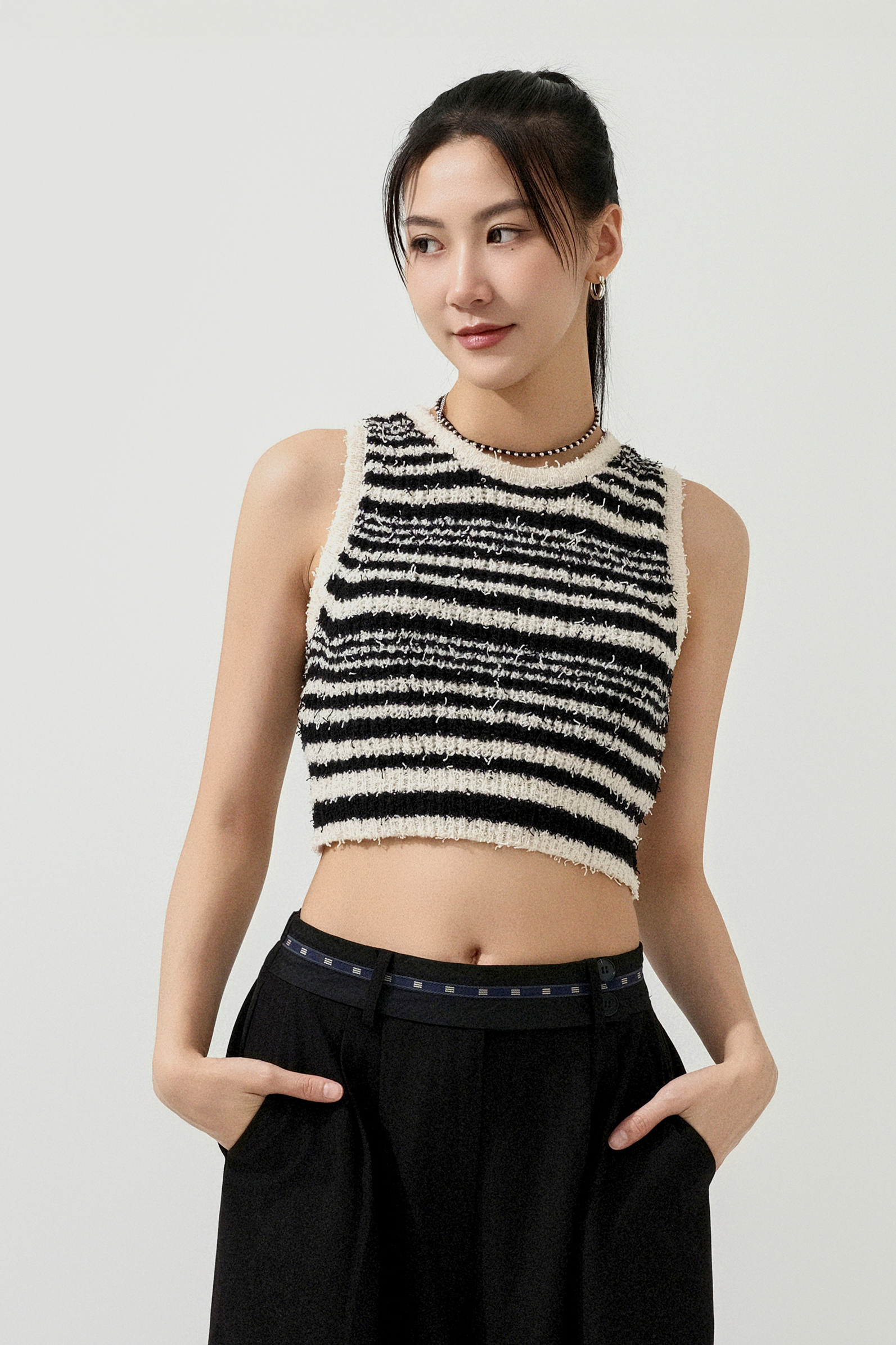 蘇蘇線橫間針織短背心 (預購產品）