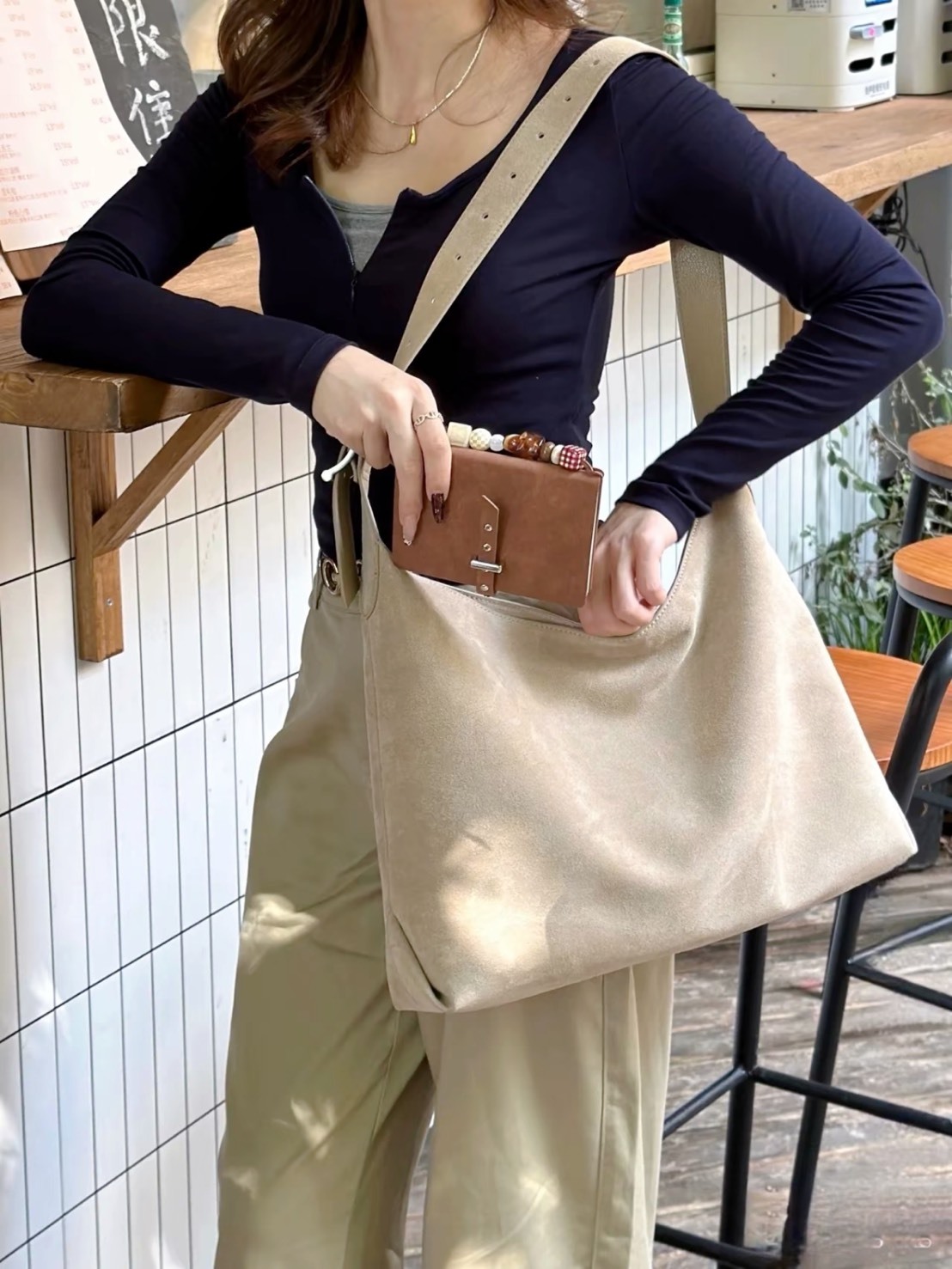 CHARLES & KEITH 小CK 手提 托特包 淺米色