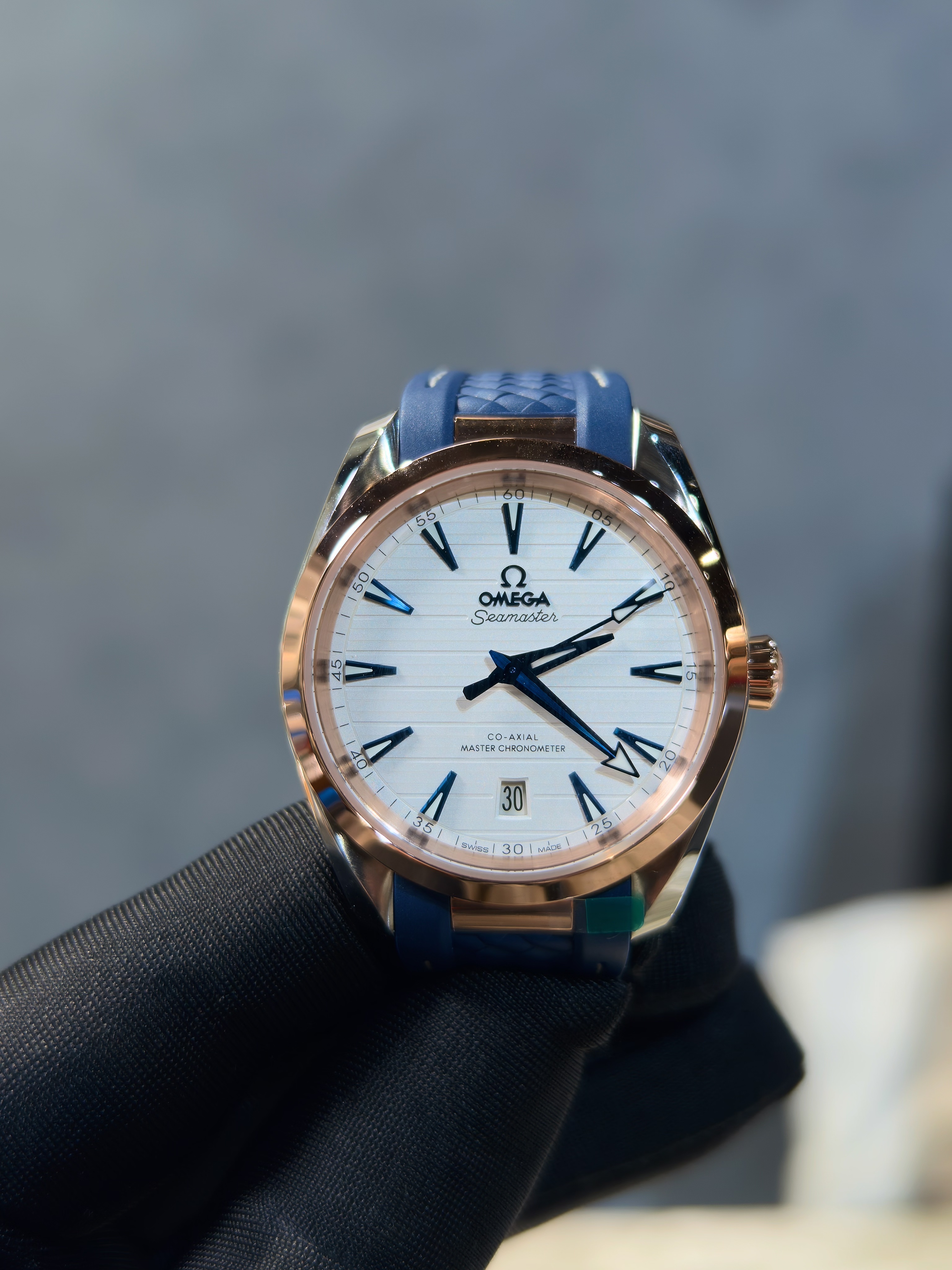 DISCONTINUED BRAND NEW OMEGA SEAMASTER AQUA TERRA 150M 220.22.38.20.02.001 22022382002001 WHITE DIAL STEEL SEDNA GOLD ON RUBBER STRAP 38MM