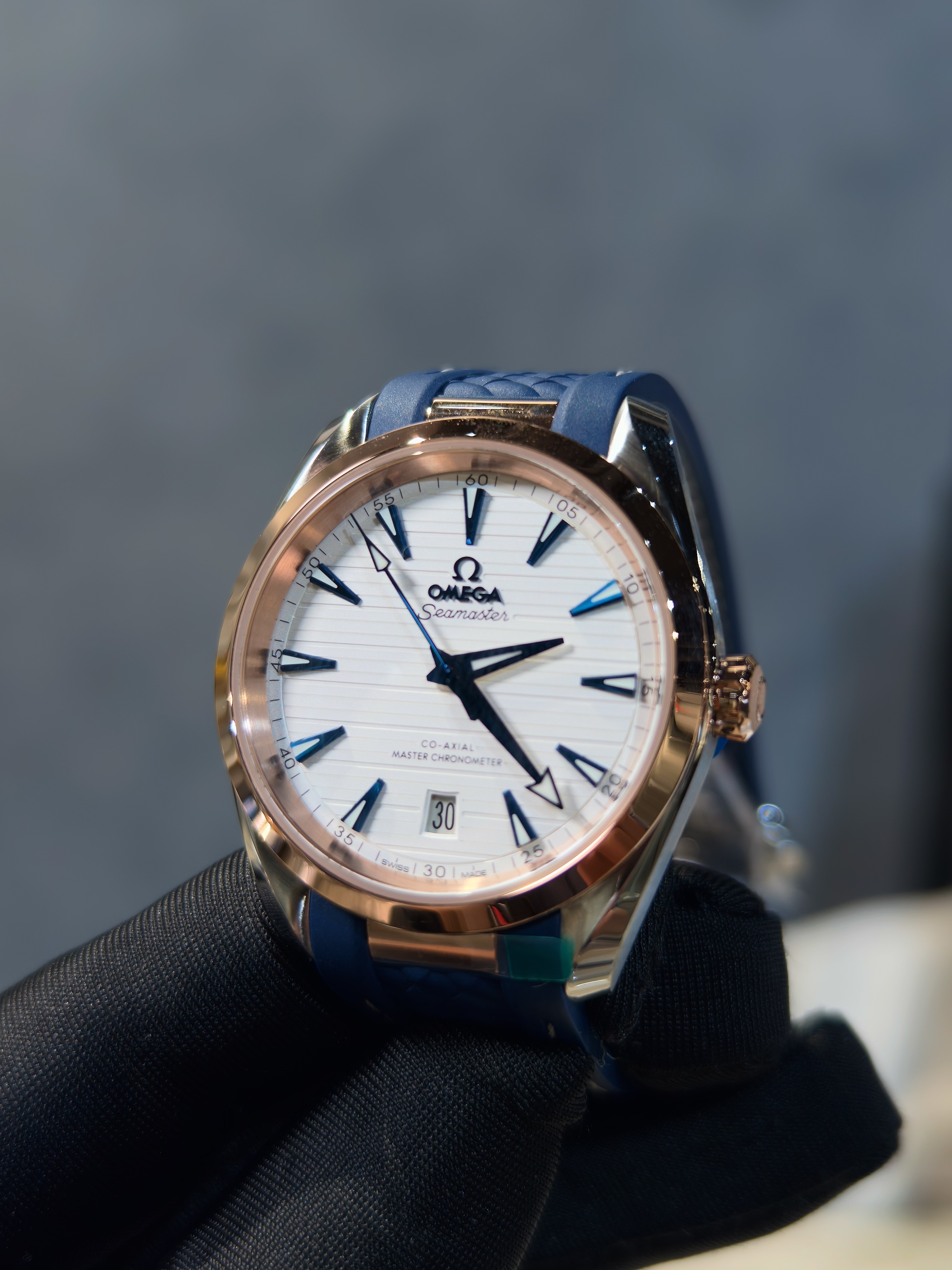 DISCONTINUED BRAND NEW OMEGA SEAMASTER AQUA TERRA 150M 220.22.38.20.02.001 22022382002001 WHITE DIAL STEEL SEDNA GOLD ON RUBBER STRAP 38MM