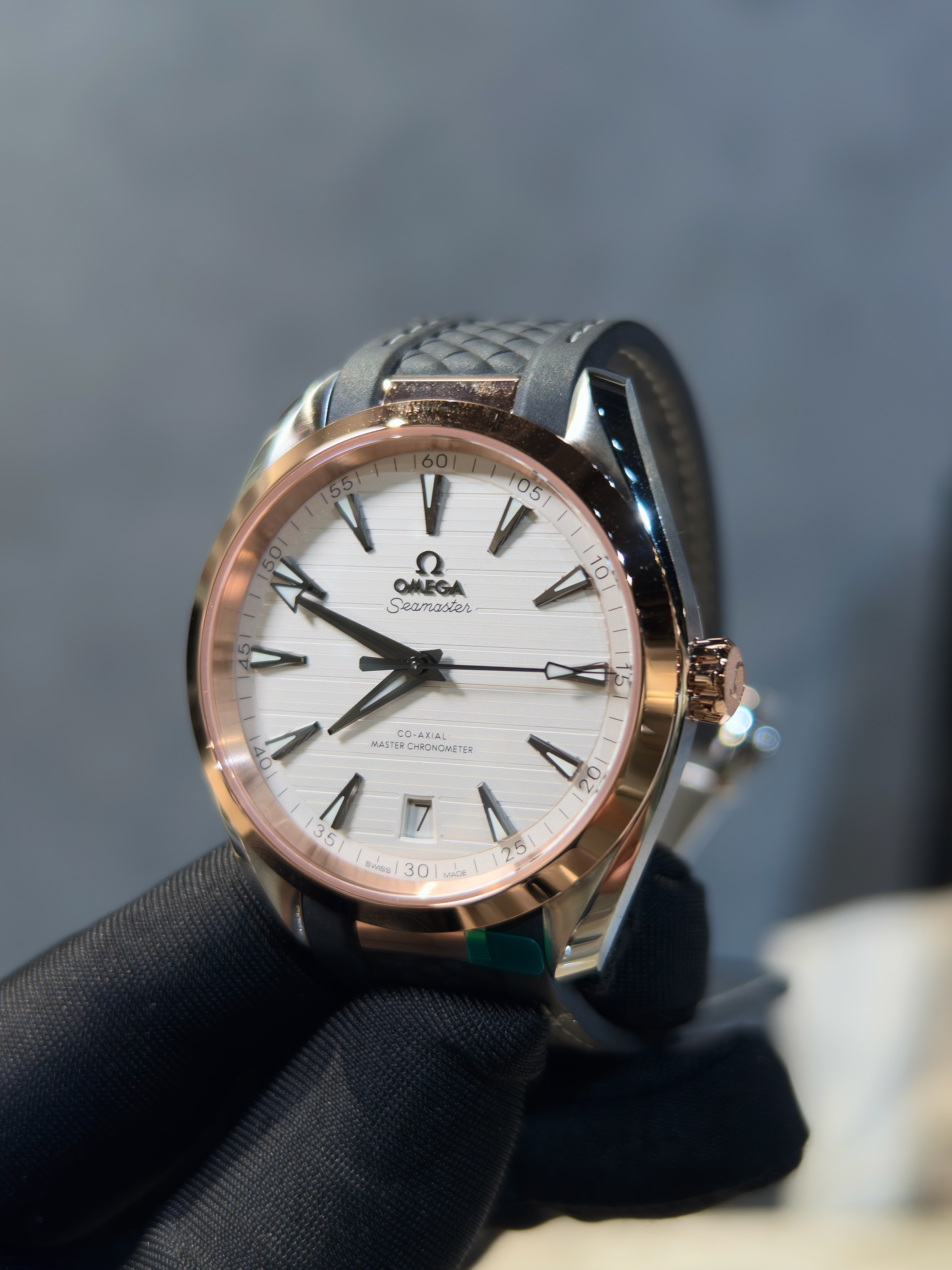 BRAND NEW OMEGA SEAMASTER AQUA TERRA 150M 220.22.41.21.02.001 22022412102001 SILVER DIAL STEEL SEDNA GOLD ON RUBBER STRAP 41MM
