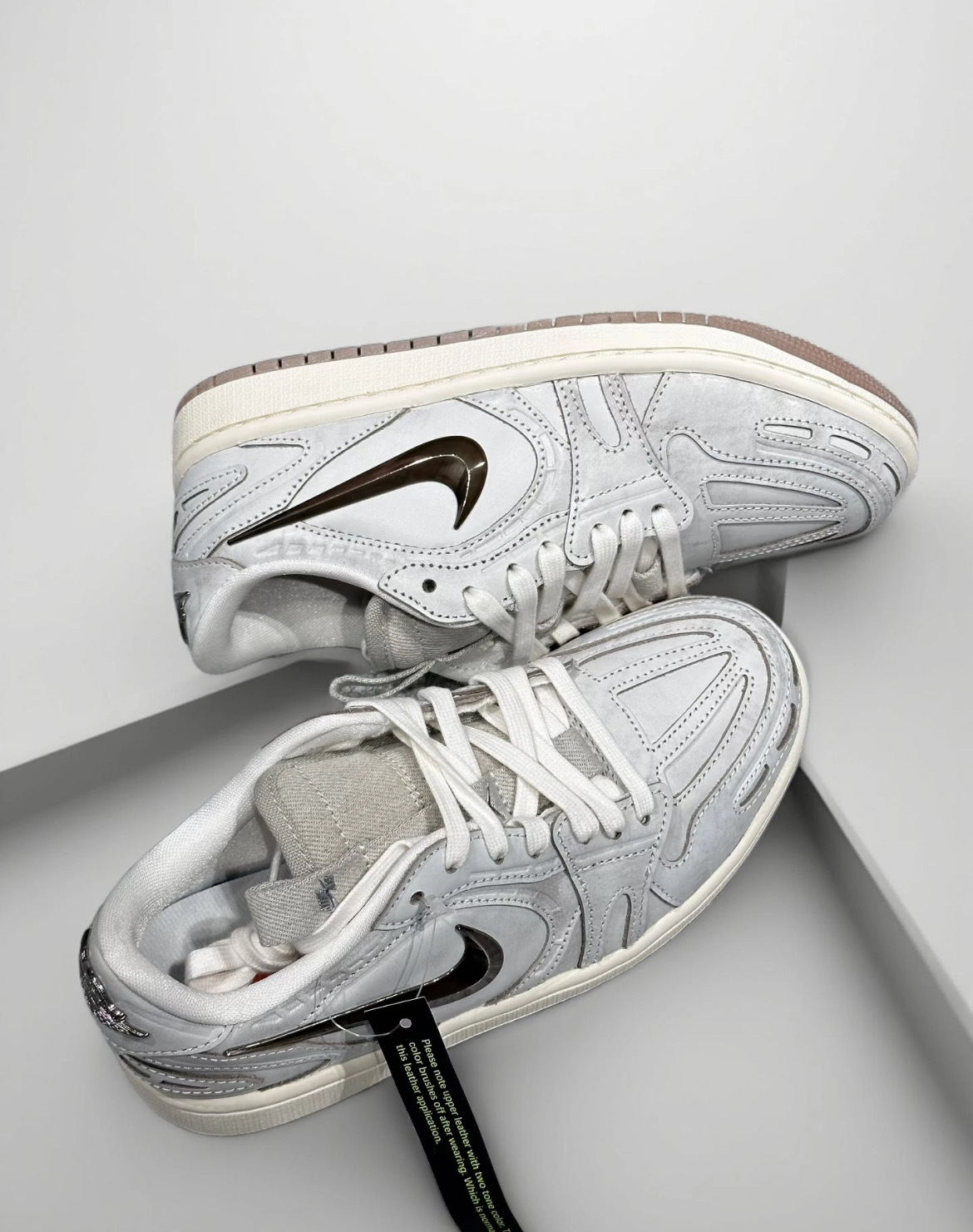 女鞋 NIKE W AIR JORDAN 1 MM LOW V3 山峰白 金屬 做舊 拉環 皮革 休閒鞋【IM6662-181】AJ1