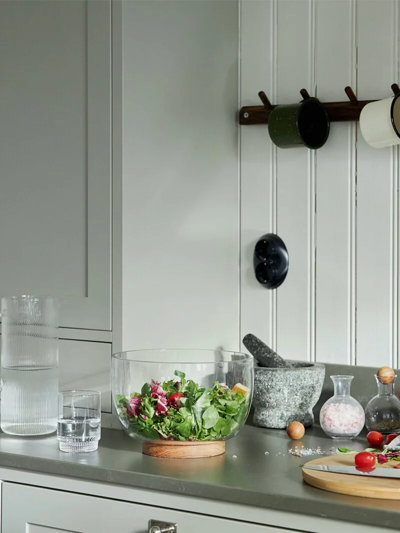 Sagaform-橡木底座沙拉盆,視覺與味覺雙重饗宴,可搭配橡木沙拉枃或橡木餐夾