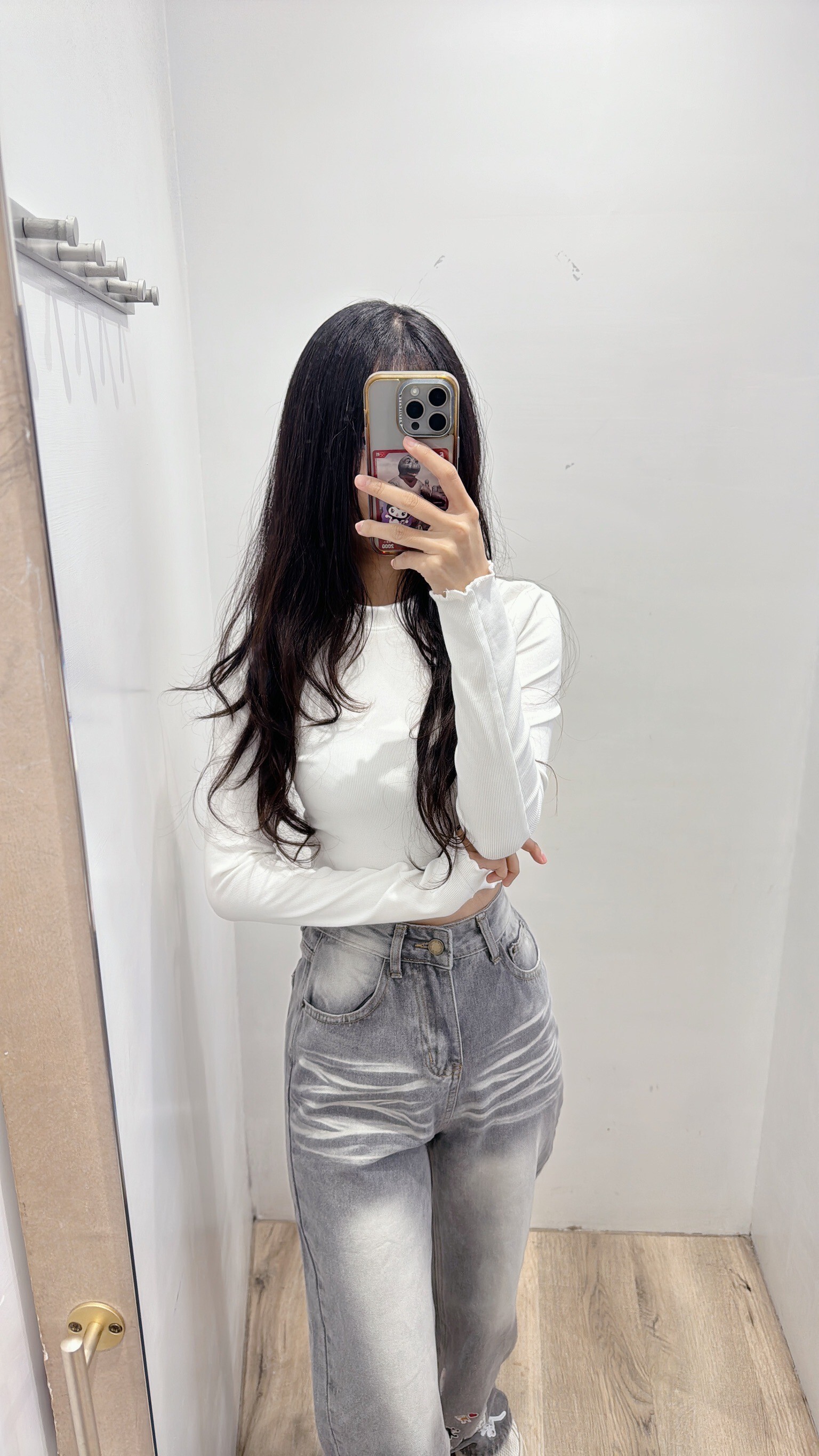 圓領木耳邊長袖上衣