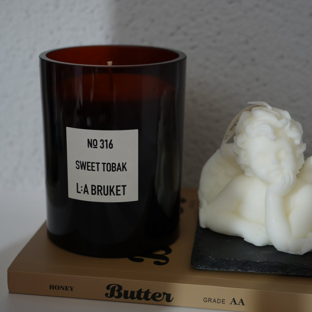 L:A BRUKET 甜菸草香氛蠟燭 260g