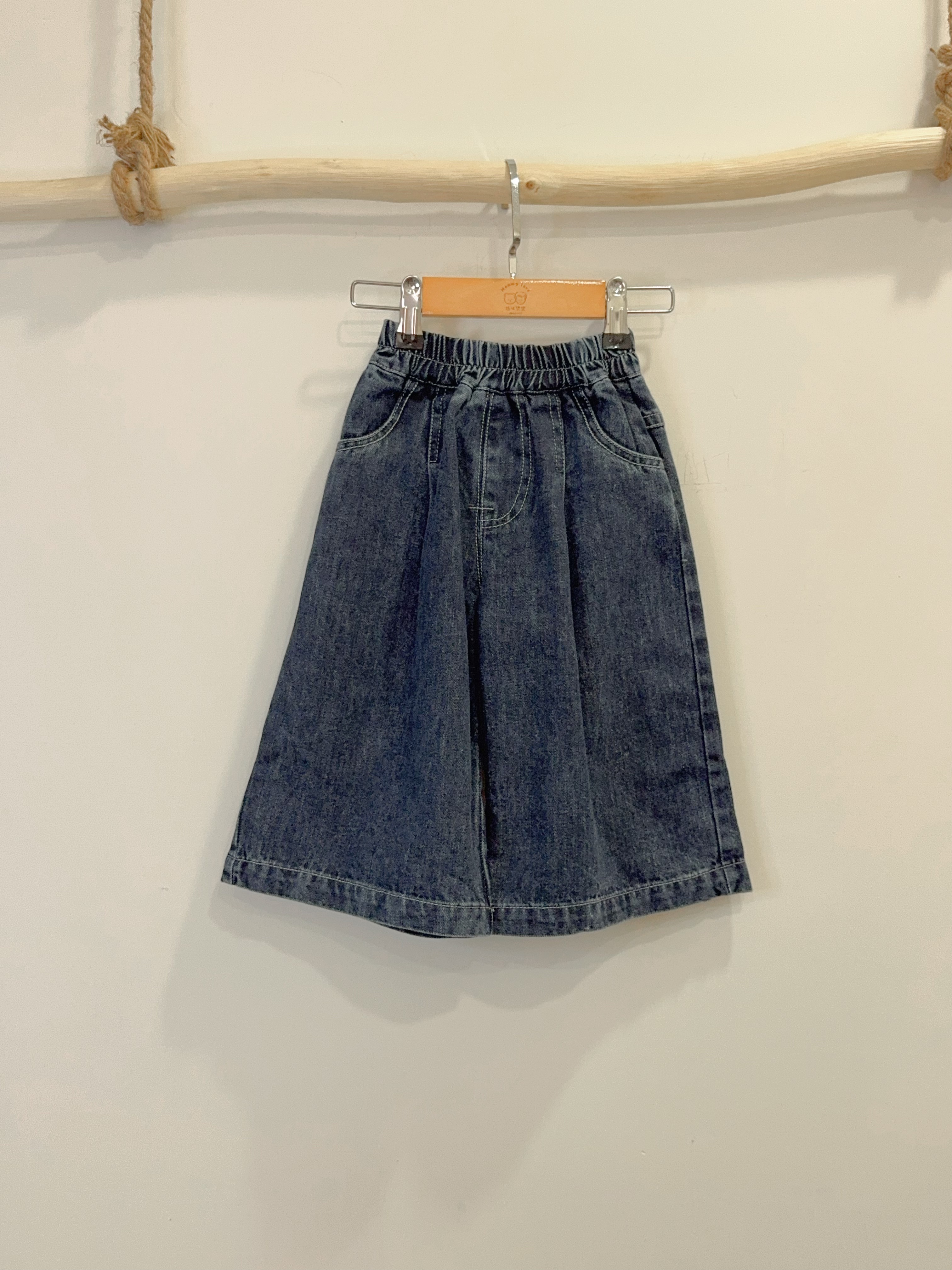 8228刷白車線牛仔寬褲c11