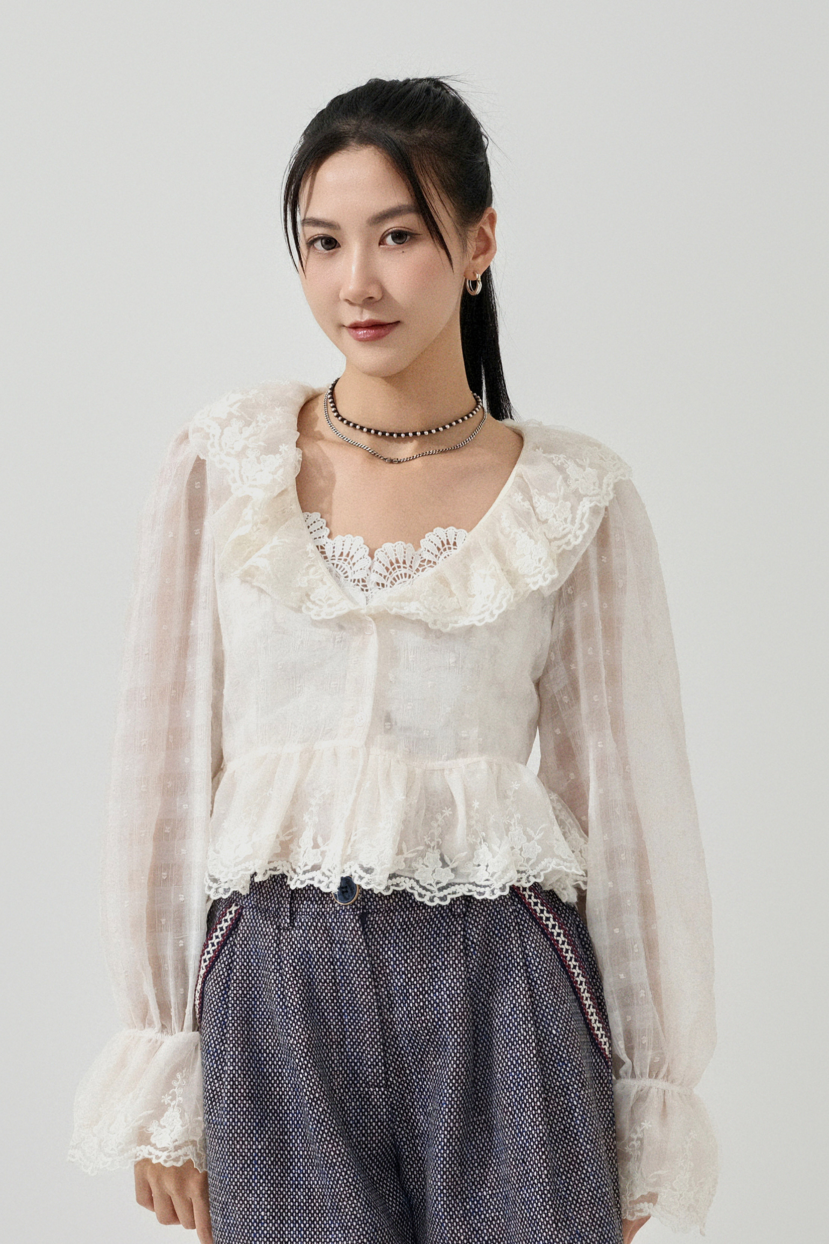 花邊領暗格紋開胸上衣 (預購產品）