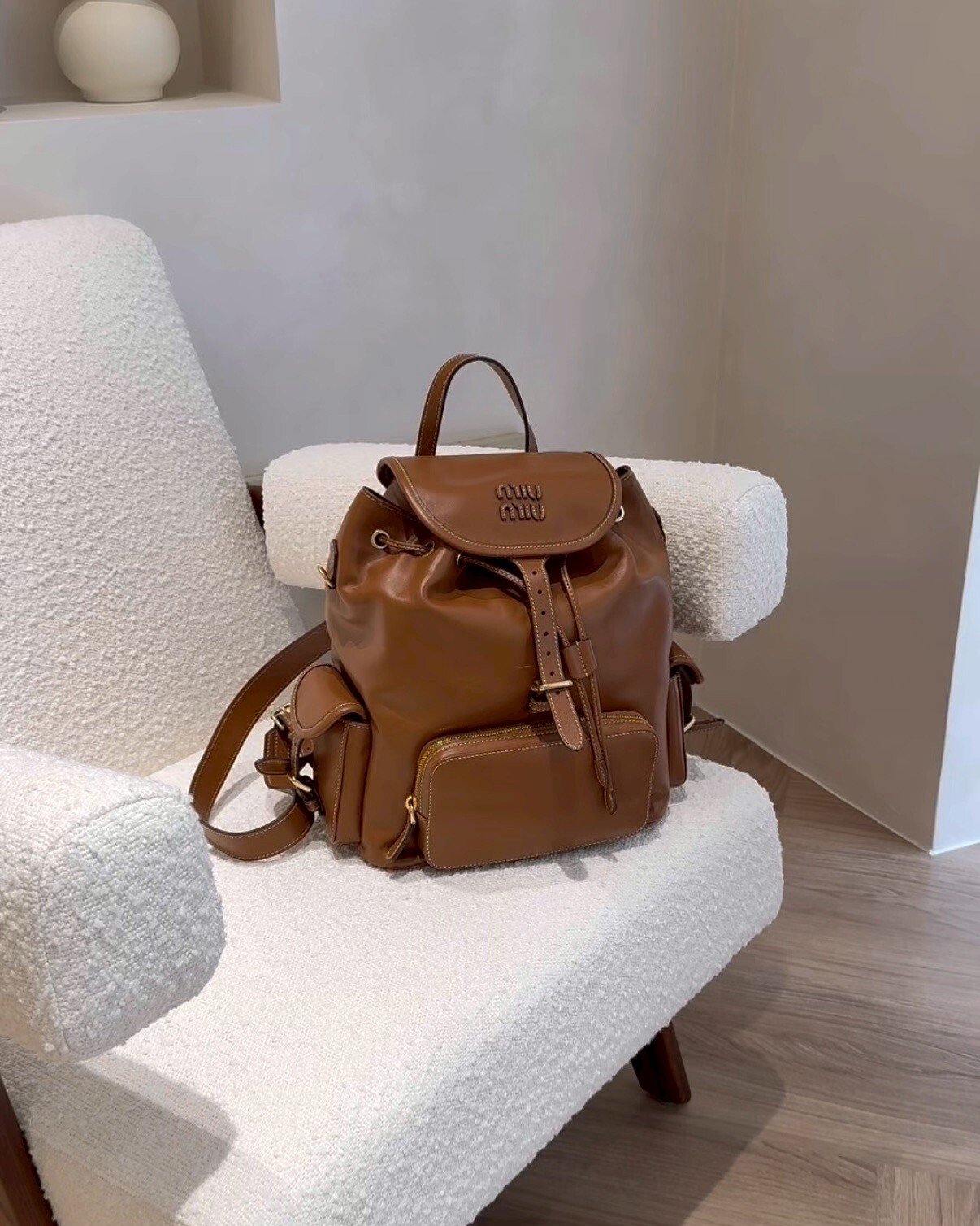 MIUMIU｜皮革後背包 棕色 干邑色