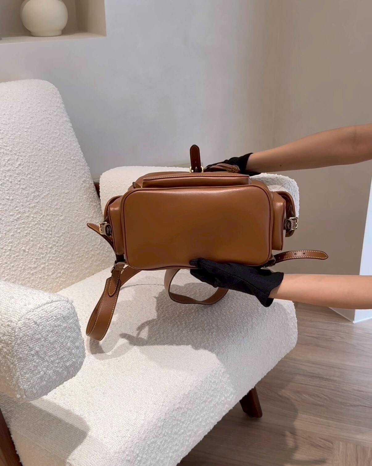 MIUMIU｜皮革後背包 棕色 干邑色