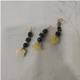 yy3011  爱心蜜蜡滴溜长约4cm，珠子大小约5mm，克重约1g