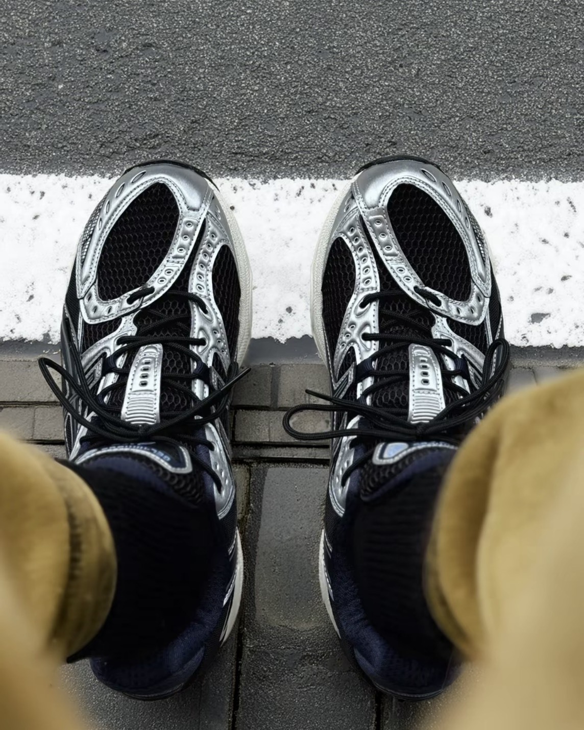 【預購】ASICS GEL-NIMBUS 10.1 銀黑色 1203A543003