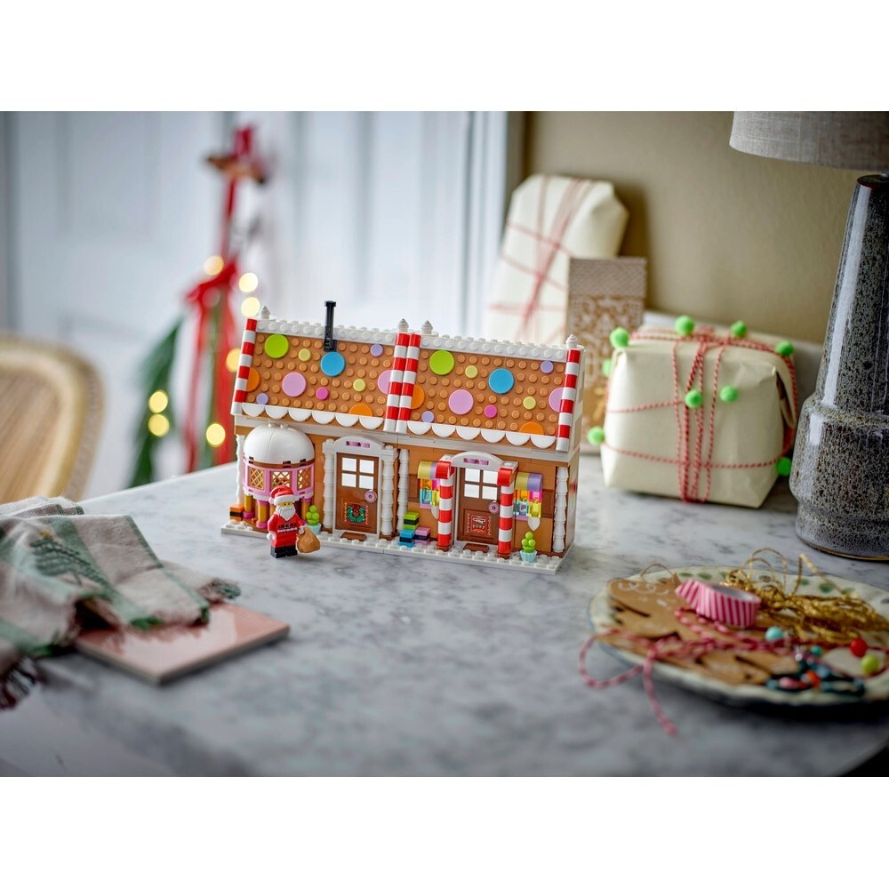 40809 - Festive Gingerbread House