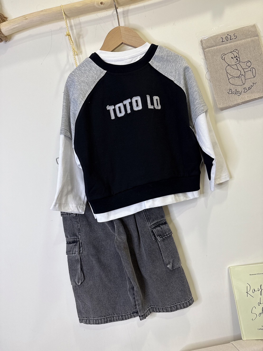 55072造型字母拼色上衣c17