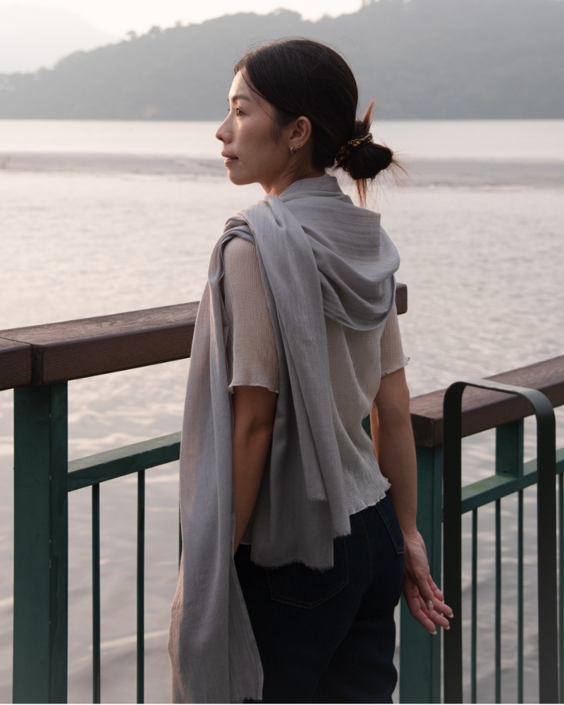 喀什米爾 Cashmere 羊毛圍巾 － 淺灰