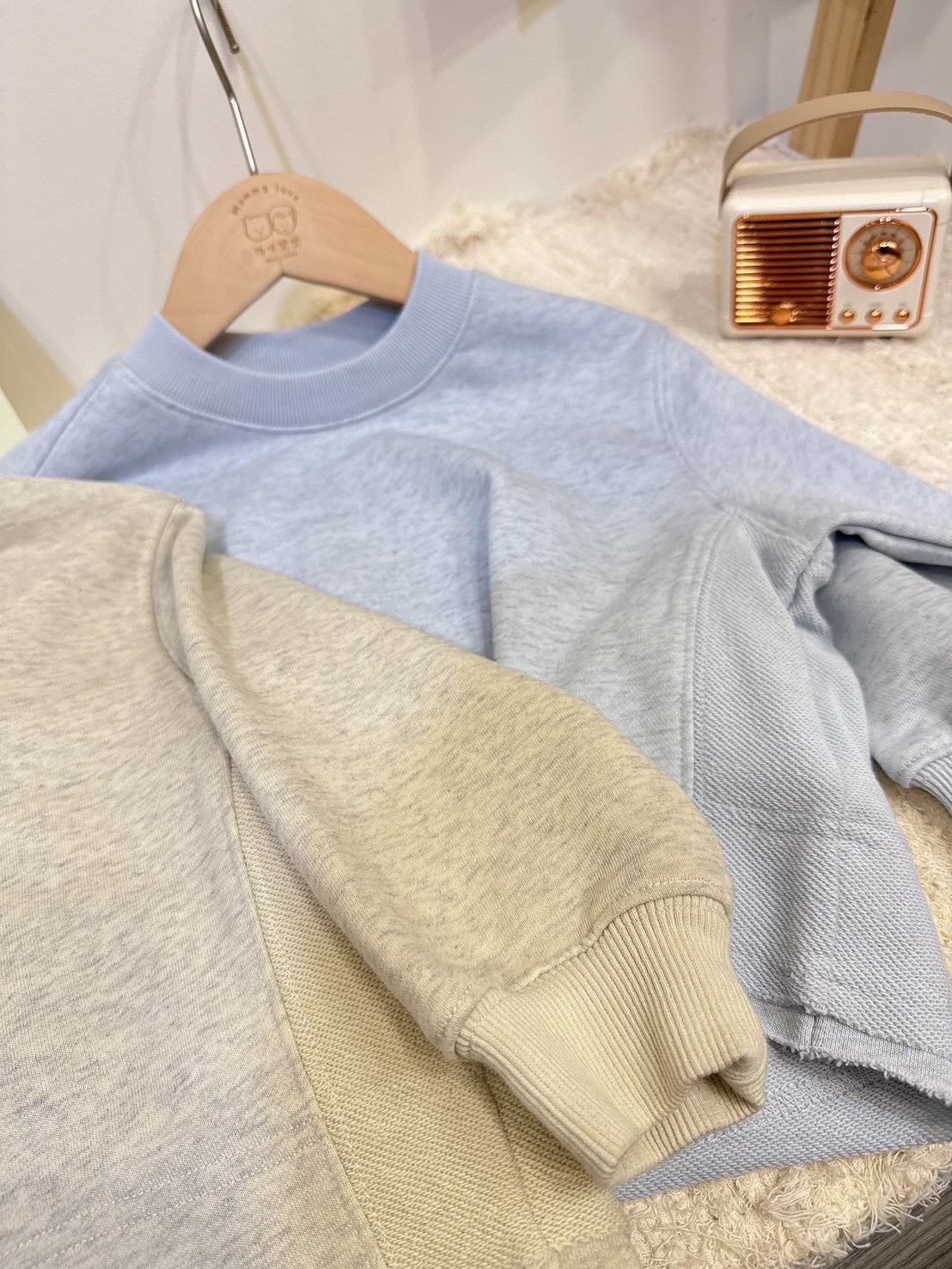 55023設計師家拼接不收邊開衩上衣c20