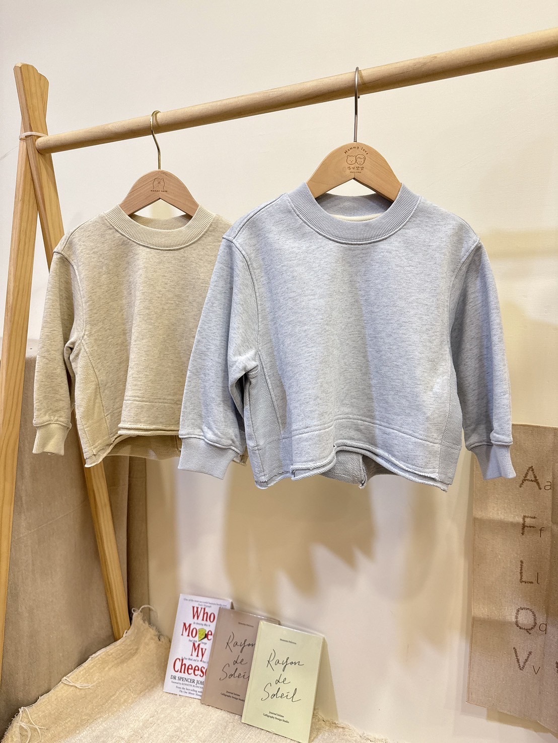 55023設計師家拼接不收邊開衩上衣c20