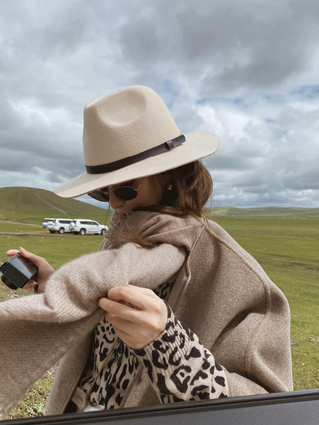 配色豹紋圓領針織排釦上衣外套-XS-L (Elegant & Love)