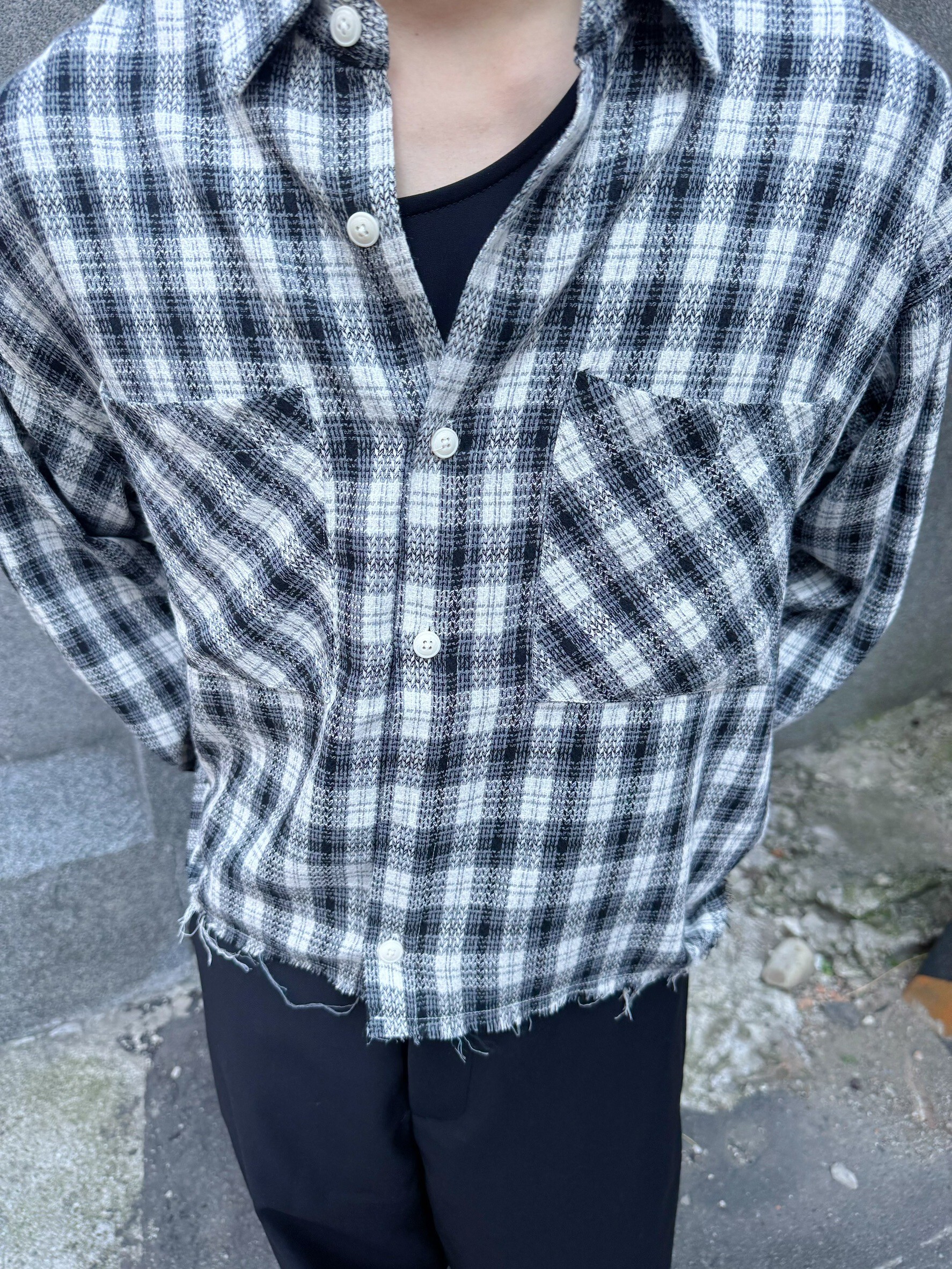 短版格紋不修邊襯衫