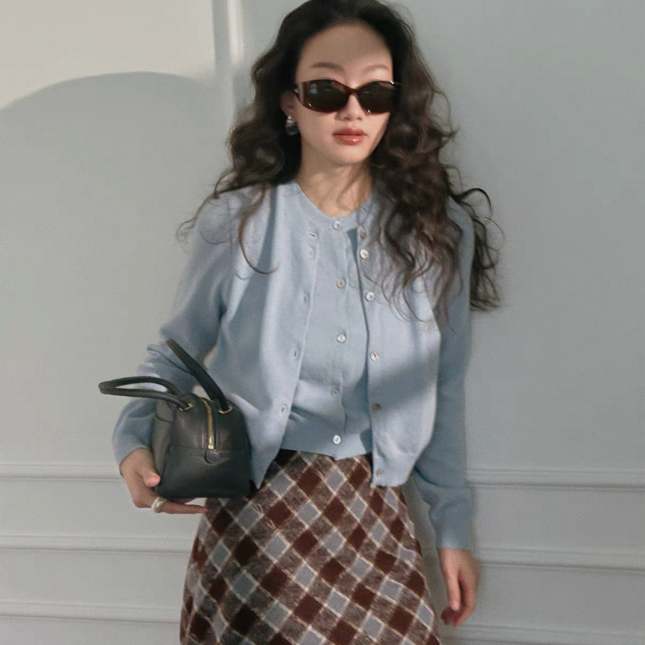 顯白色系圓領排釦上衣外套-S-L / 2色 (Elegant & Love)