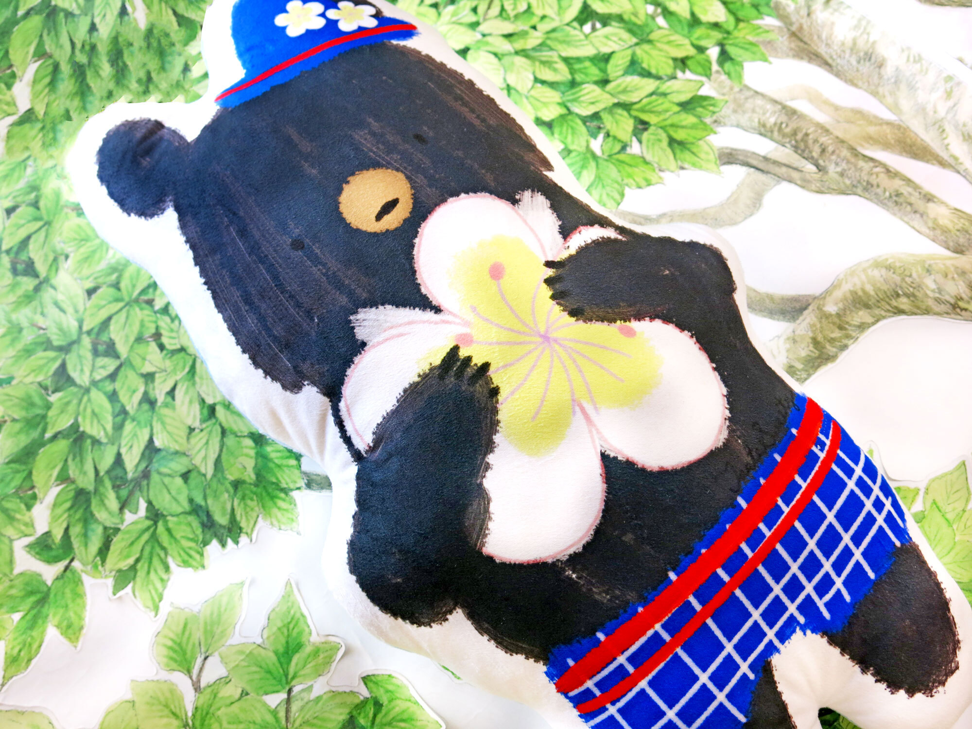 梅花熊造型抱枕