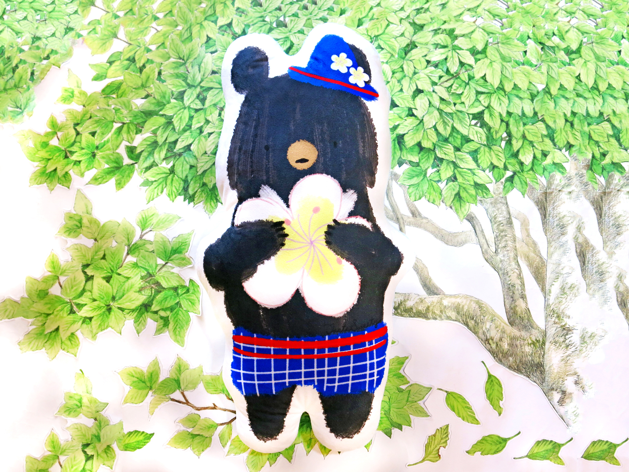 梅花熊造型抱枕