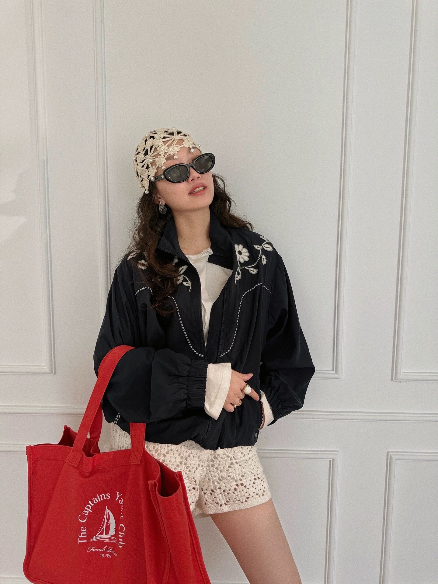 海軍藍白色花朵刺繡造型拉鍊外套-S-L (Elegant & Love)