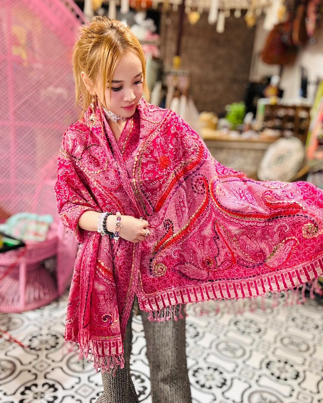 [訂貨] *訂貨約2個月* OS-7364A 桃紅色七彩羊毛刺繡披肩