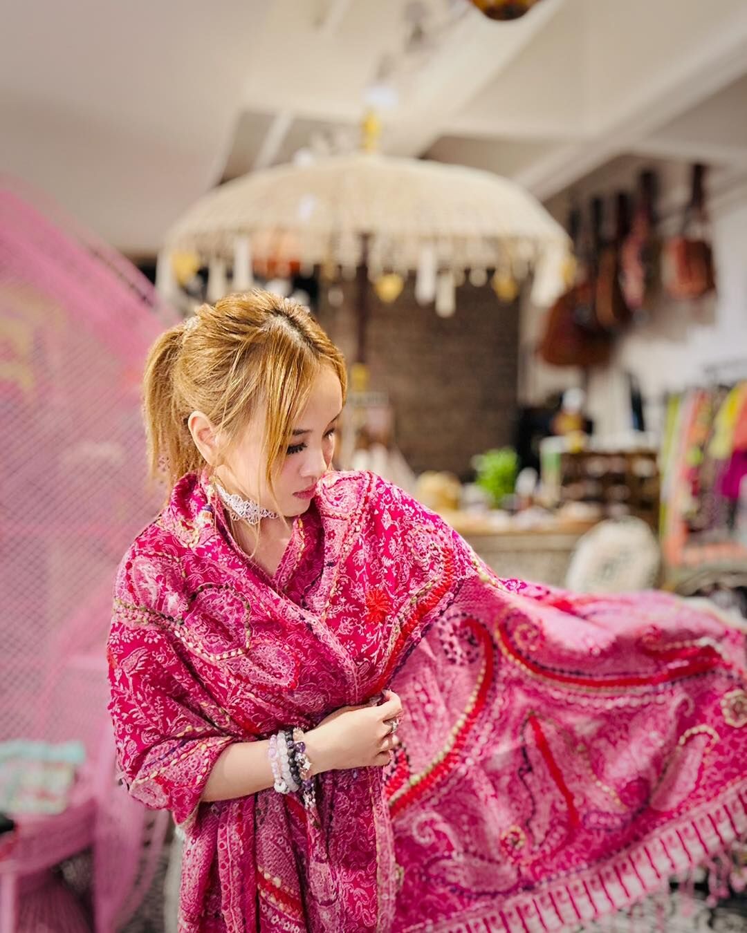 [訂貨] *訂貨約2個月* OS-7364A 桃紅色七彩羊毛刺繡披肩