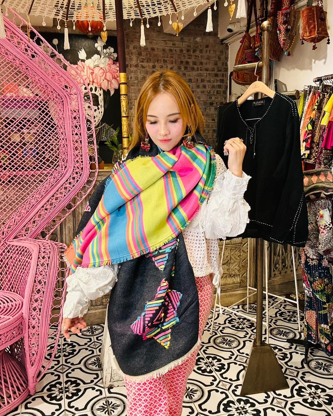 [訂貨] *訂貨約2個月* MustColour 深藍色羊毛刺繡披肩- WJE250115NAVYF