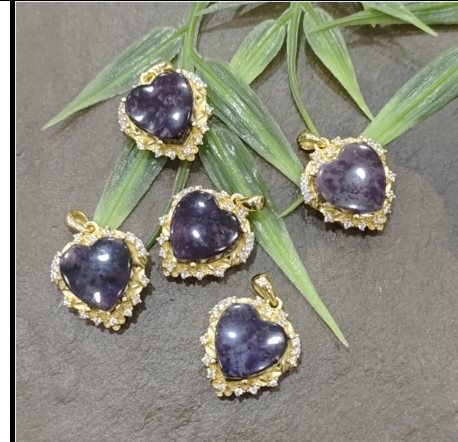 KKss2508141429150   爱心吊坠银  尺寸：约13*13*4mm，克重约4g