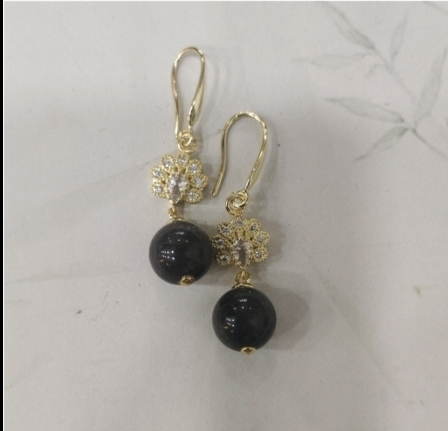 KKss2508319150   黑美人圆珠耳钩   尺寸：珠子大小约11mm，克重约6~7g