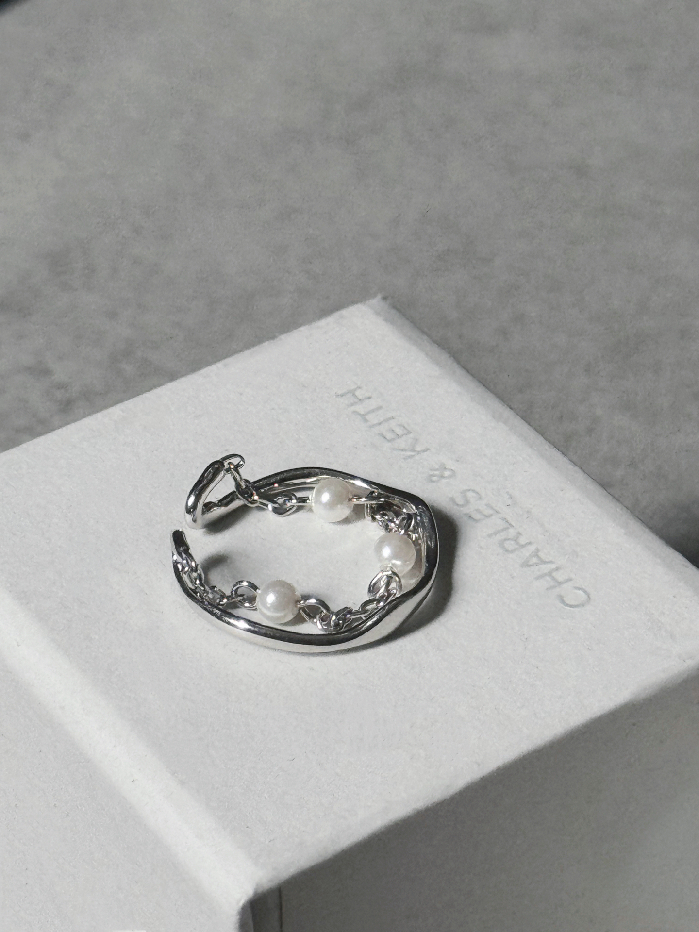 代購-CHARLES&KEITH 小ck 月光謐語系列 仿珍珠疊鏈 開口設計 戒指