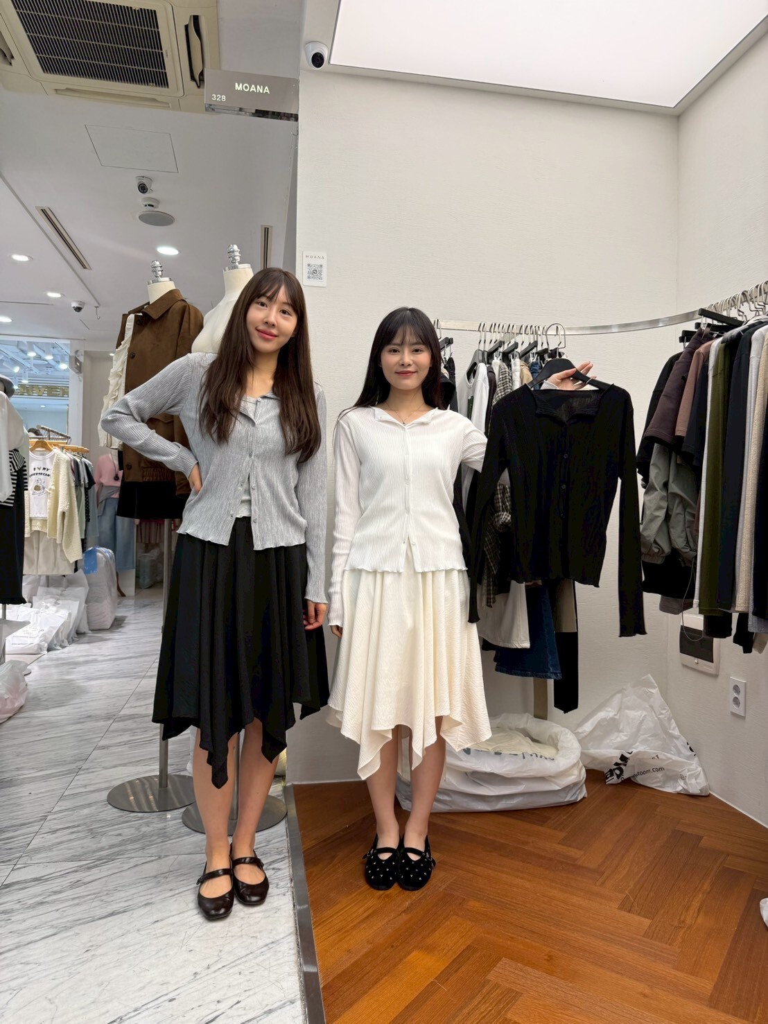 MK5006 樹紋排扣木耳邊上衣 *特價* (優惠碼同充值購物金不適用)