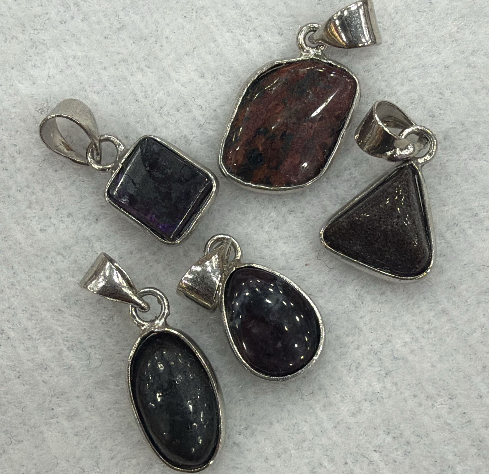 YY3111   舒俱倈吊墜 $88