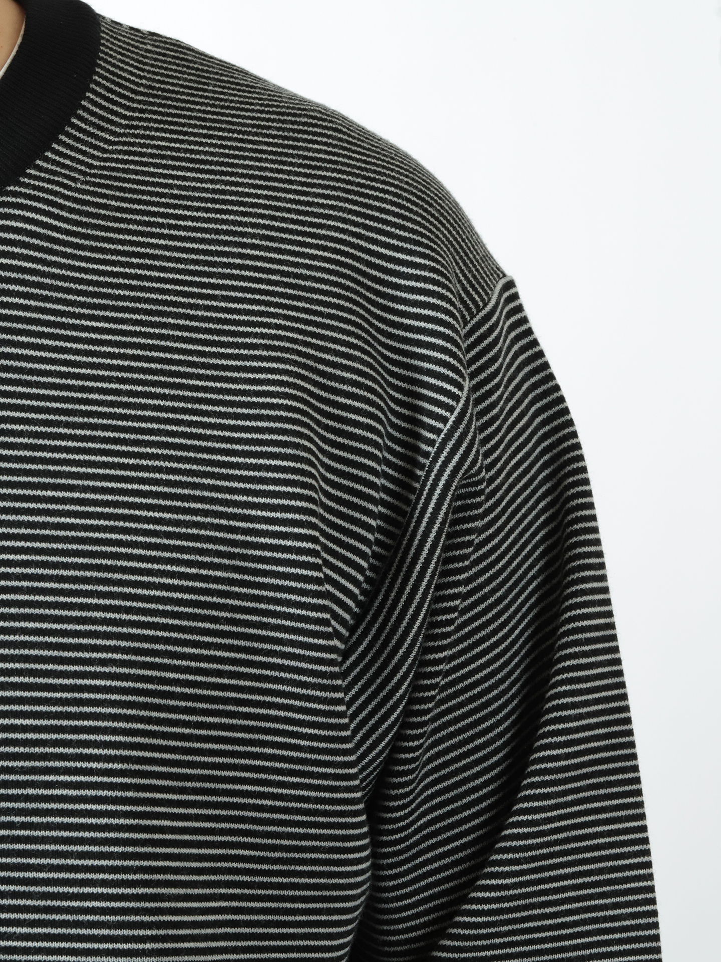 Batoner 32g Wool Smooth Classic Crew Neck Black Gray
