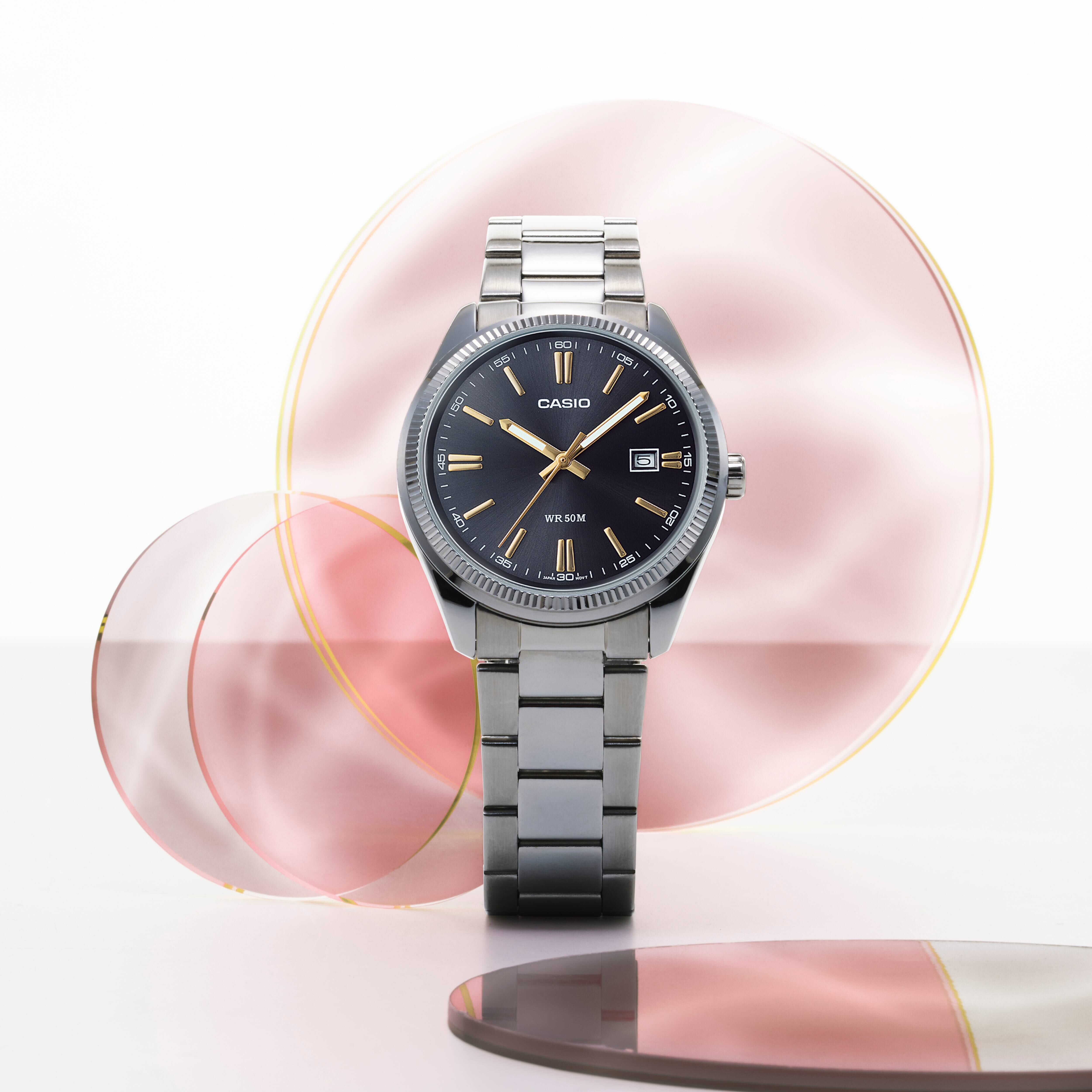 萬年鐘錶 - CASIO 卡西歐   太陽光錶盤經典款指針不鏽鋼 男錶 MTP-1302D-1A2V 錶徑38.5MM