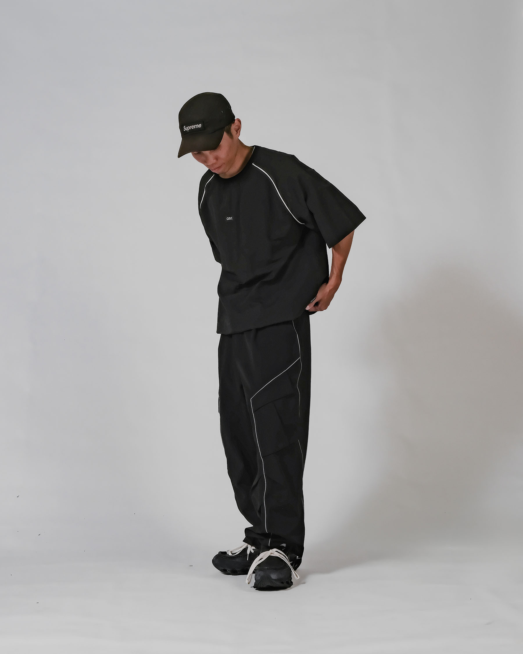 D.CLOSET 機能反光條直筒褲