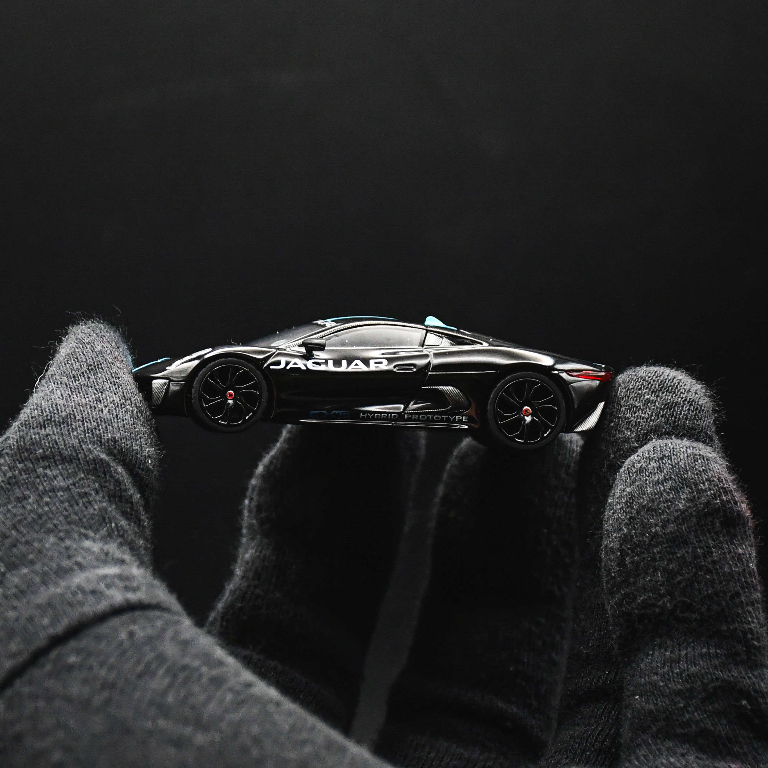 Miniature MINI GT 1/64 Jaguar C-X75 Noire – Voiture Collection, Sortie 2025