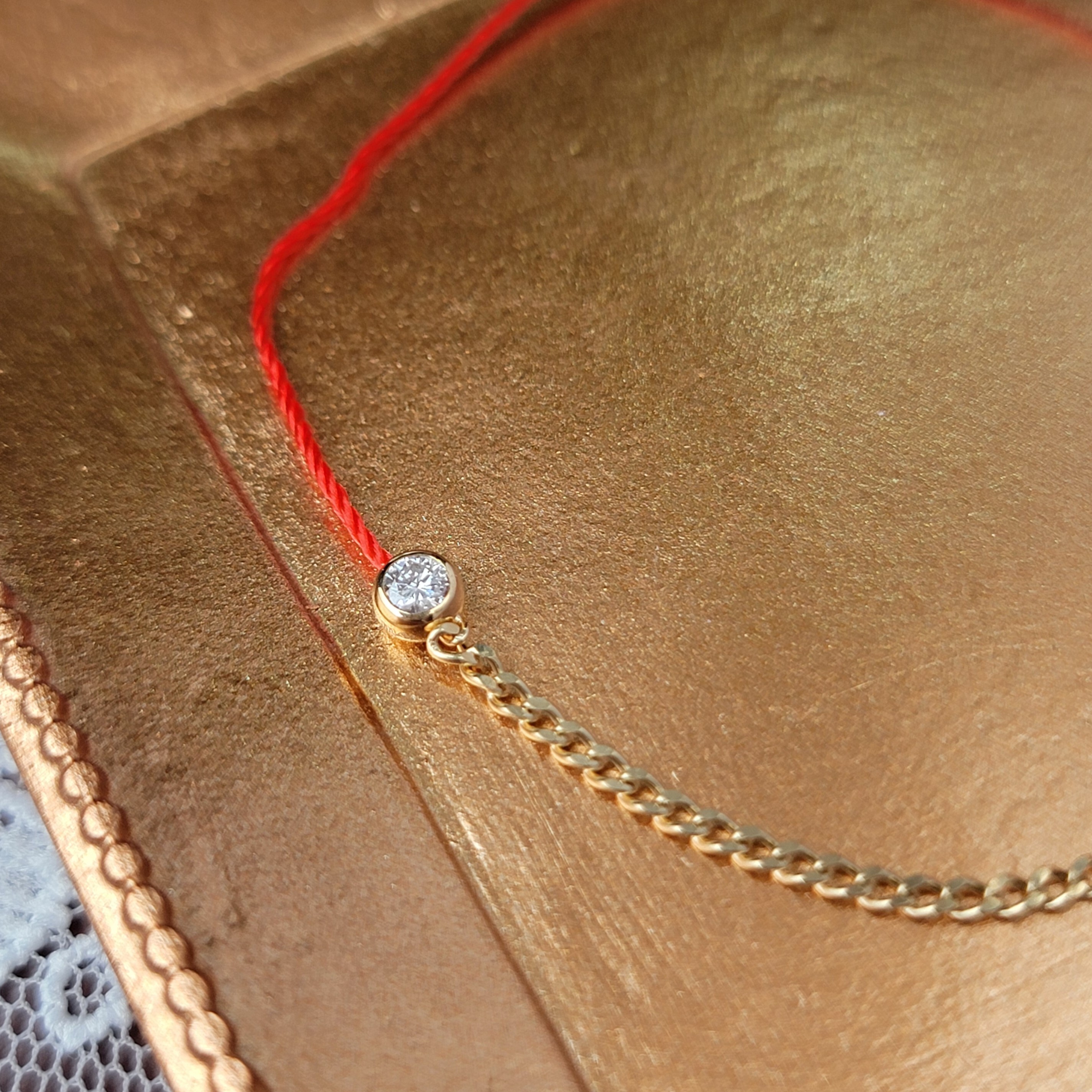 【me.luxe】K18月亮鑲10分鑽紅繩手鍊