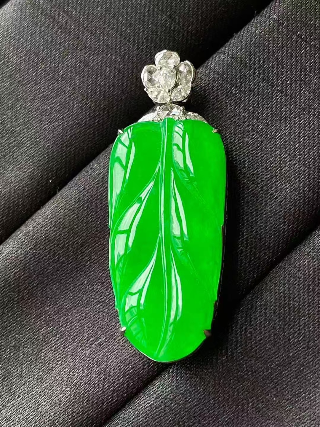 9105556 翡翠高冰陽綠葉子吊墜