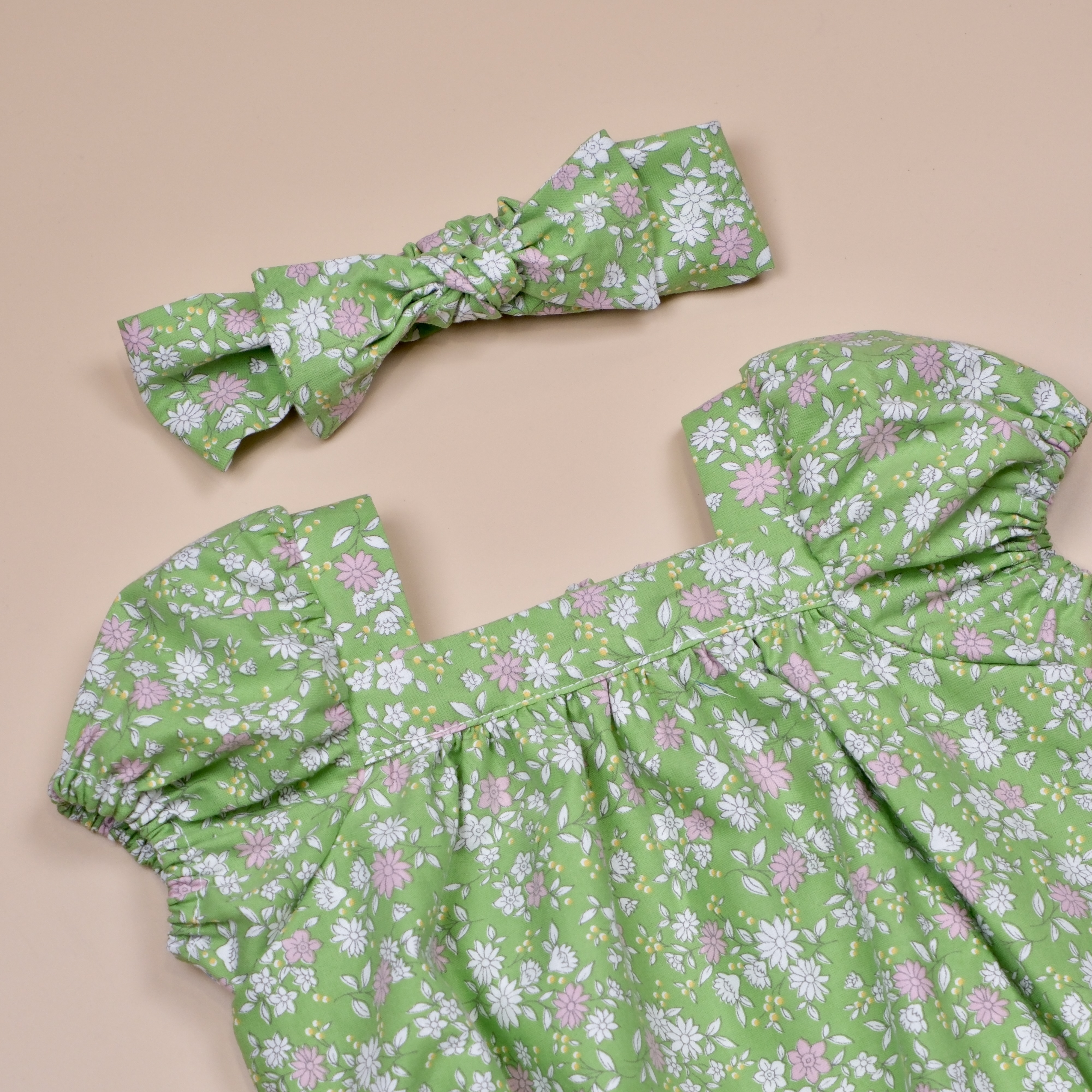 圓夢寶盒系列 ✪ 迷你雛菊青綠色 ✪ 手作嬰幼兒包袖包屁衣