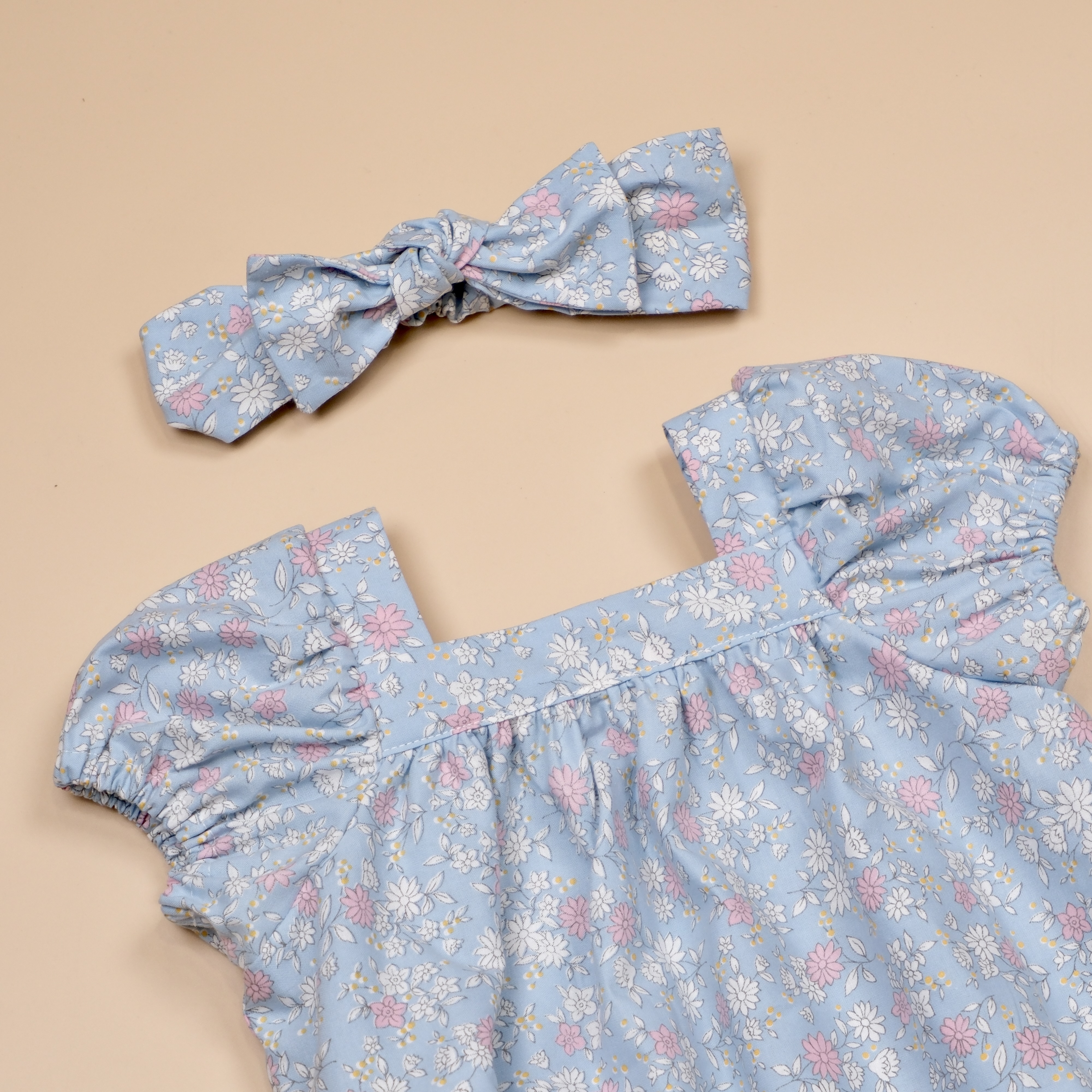 圓夢寶盒系列 ✪ 迷你雛菊寶寶藍 ✪ 手作嬰幼兒包袖包屁衣